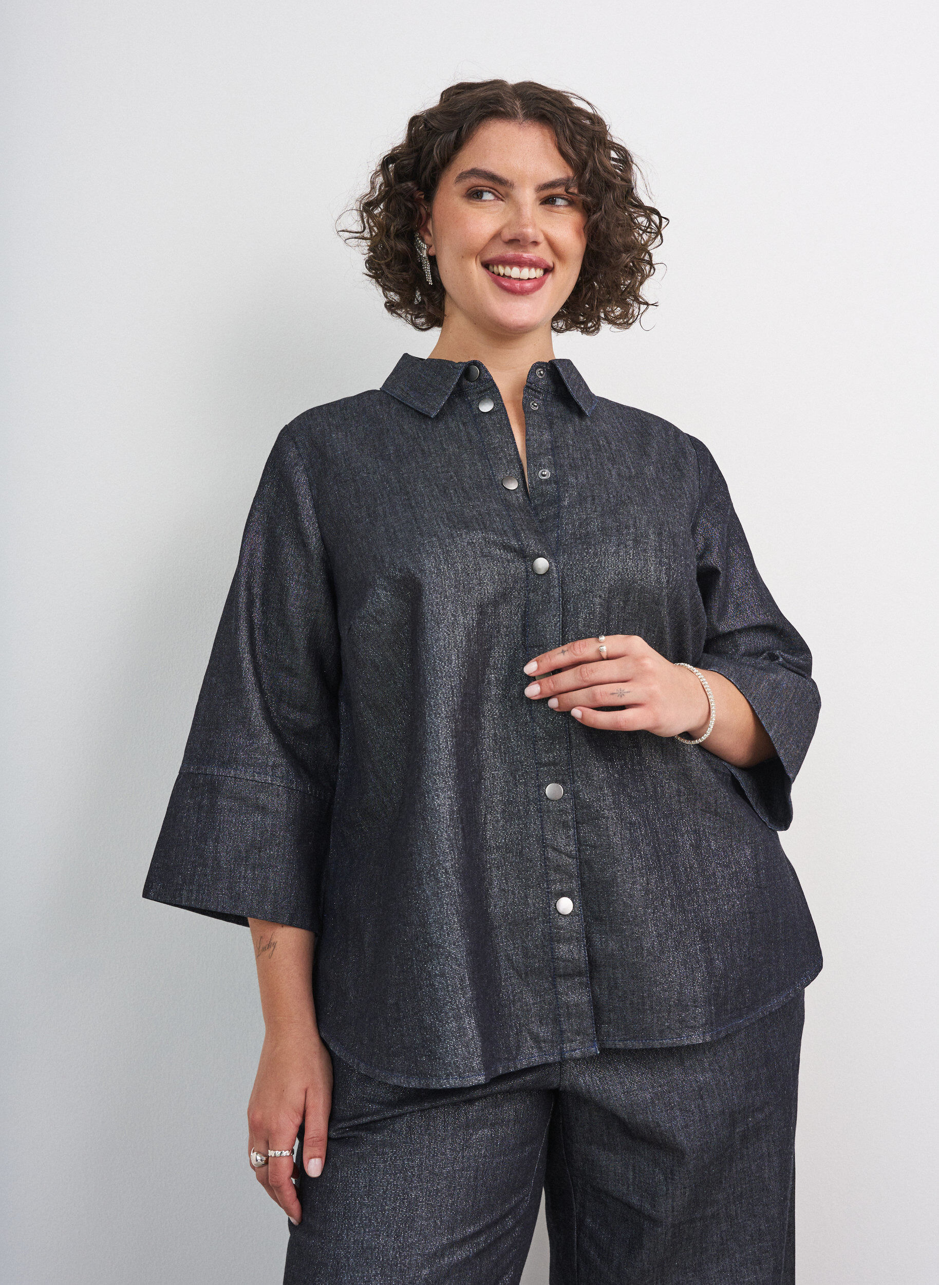 ZizziDenimskjorte med glimmertr&aring;d og 3/4-&aelig;rmer, Gr&aring;, Model image number 0