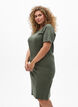 Knælang T-shirtkjole i ribbet jersey, Grøn, Model image number 0