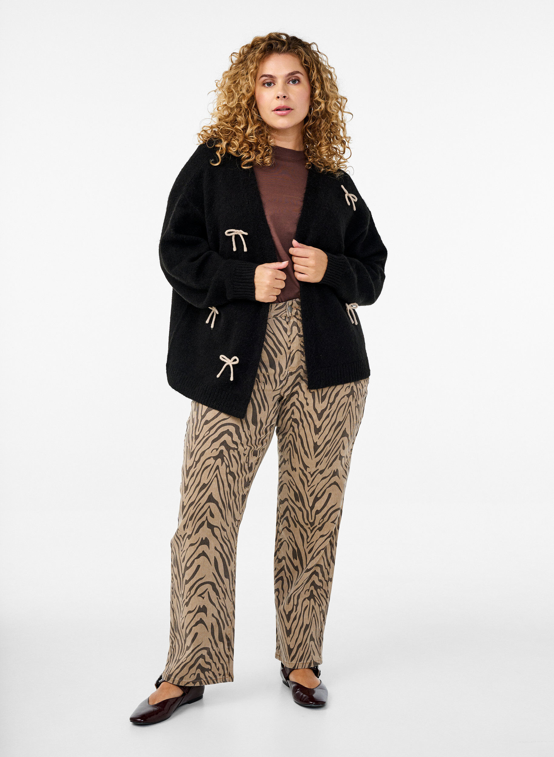 Regular fit jeans med zebram&oslash;nster, Brun, Model