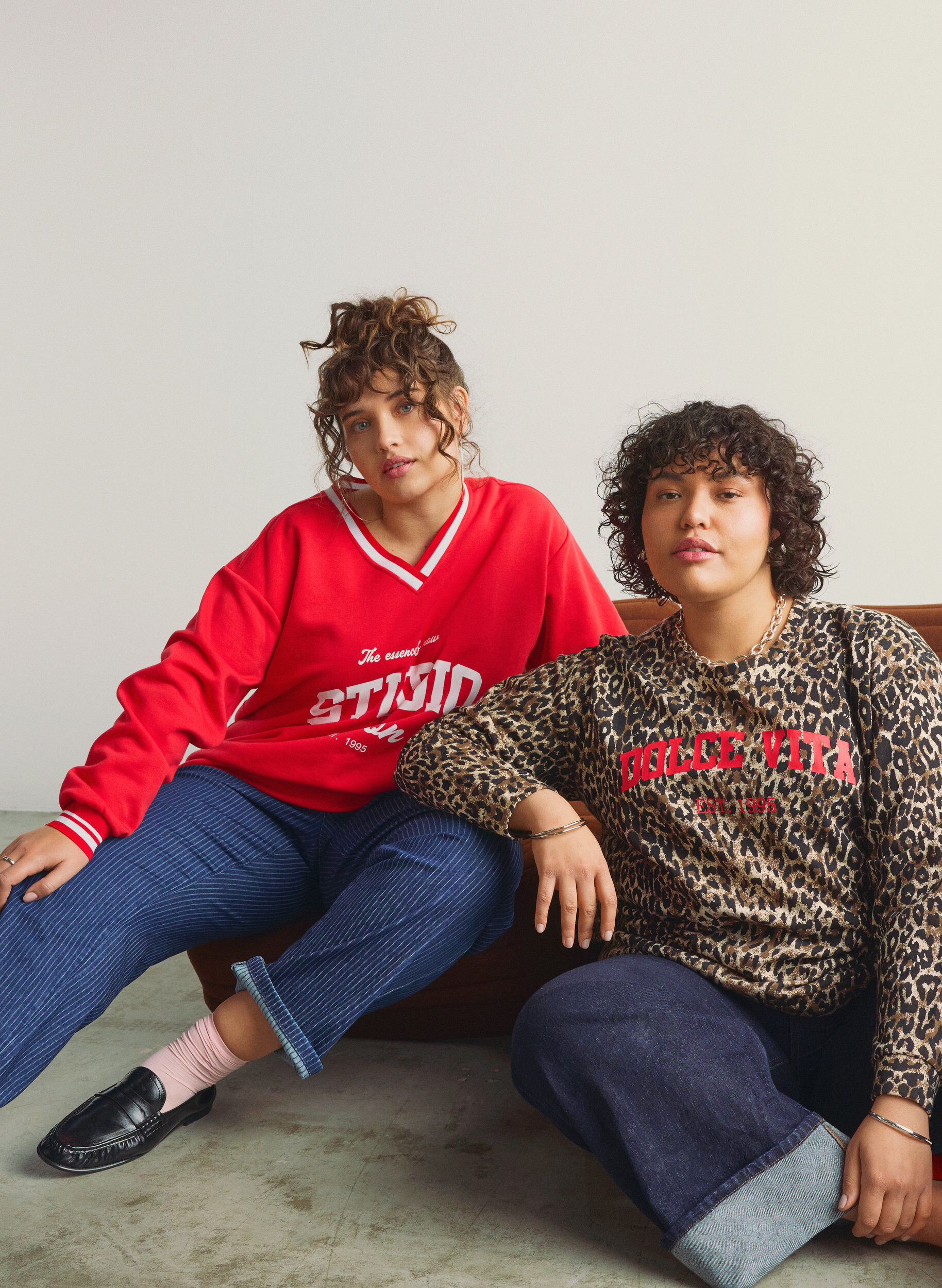 Zizzi Sweatshirt med V-udsk&aelig;ring og tekstprint, R&oslash;d, Image image number 0