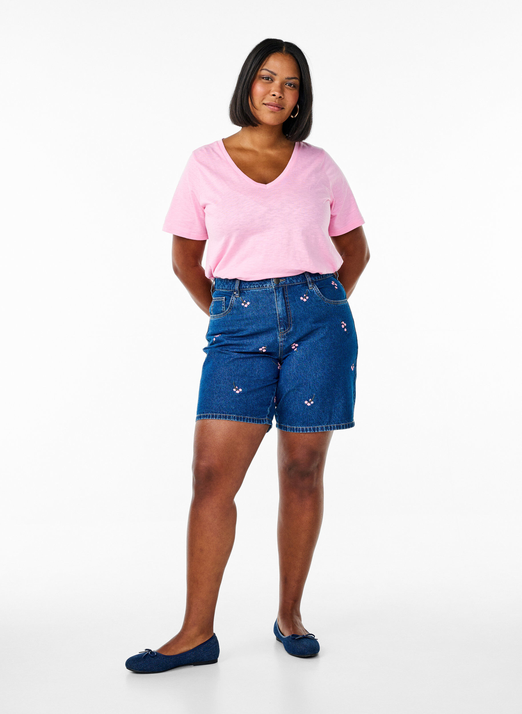 ZizziKort&aelig;rmet basis t-shirt med v-hals, Lyser&oslash;d, Model image number 1