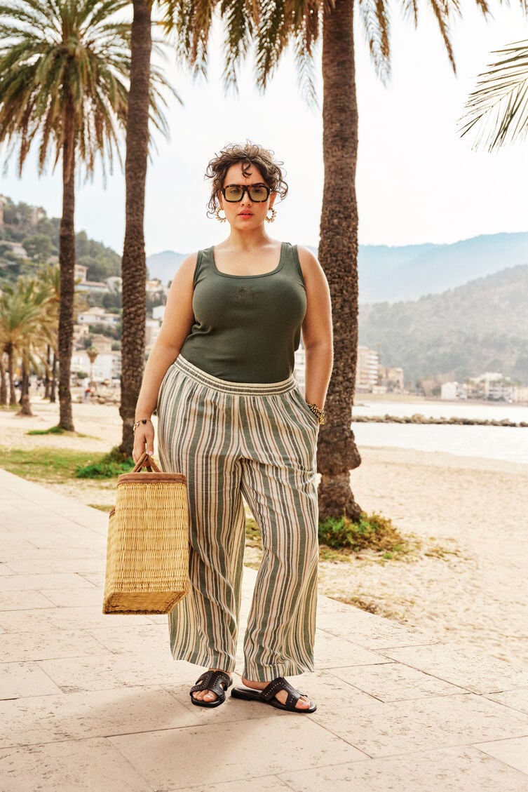 Afslappet kyststil i naturtoner, , Model