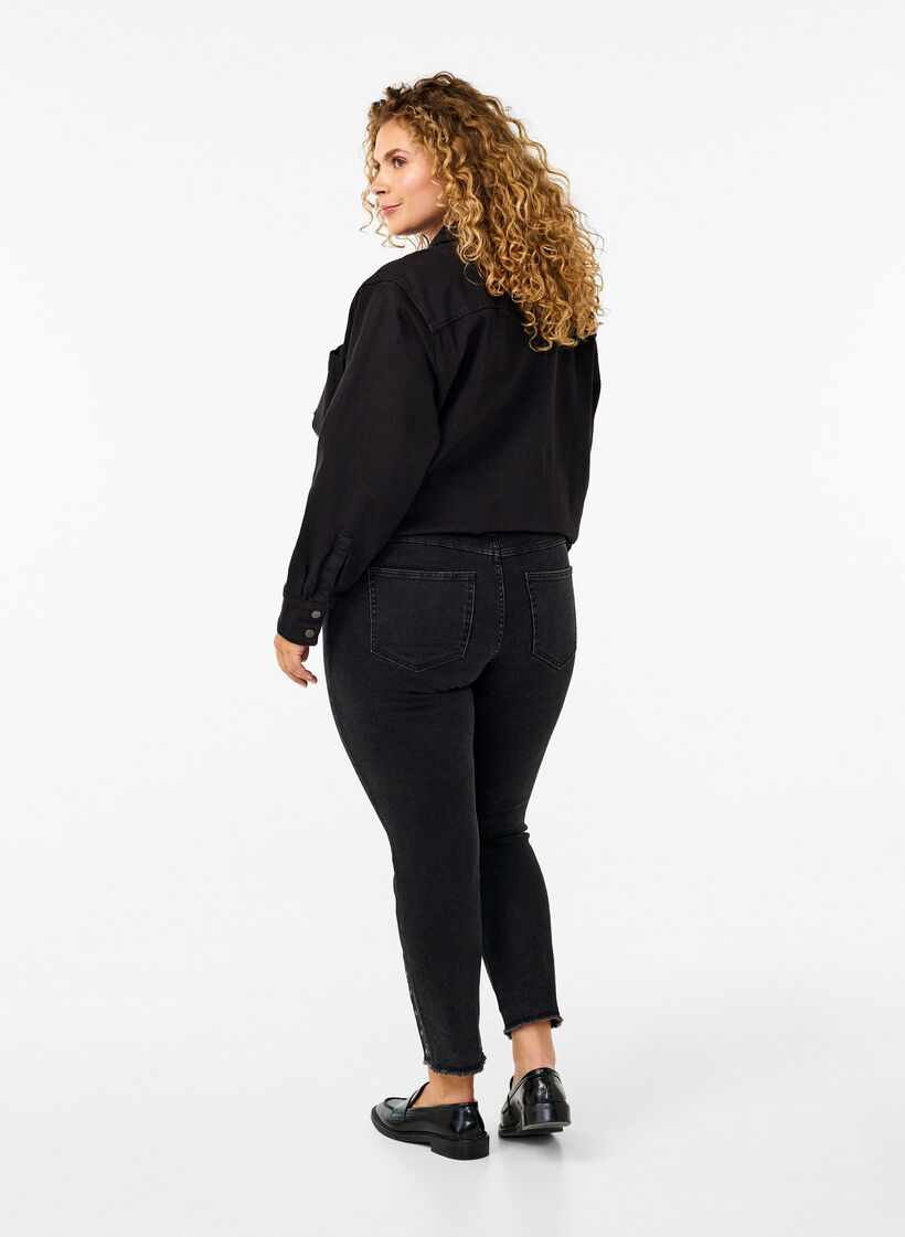 Cropped Emily jeans med rå kant forneden, Dark Grey Denim, Model image number 1