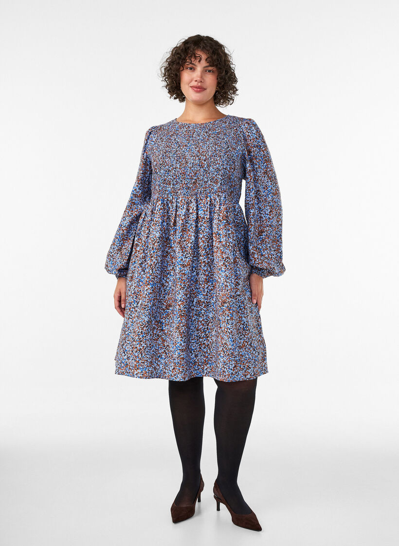 Viskosekjole med smock og all-over m&oslash;nster, Bl&aring;, Model image number 1