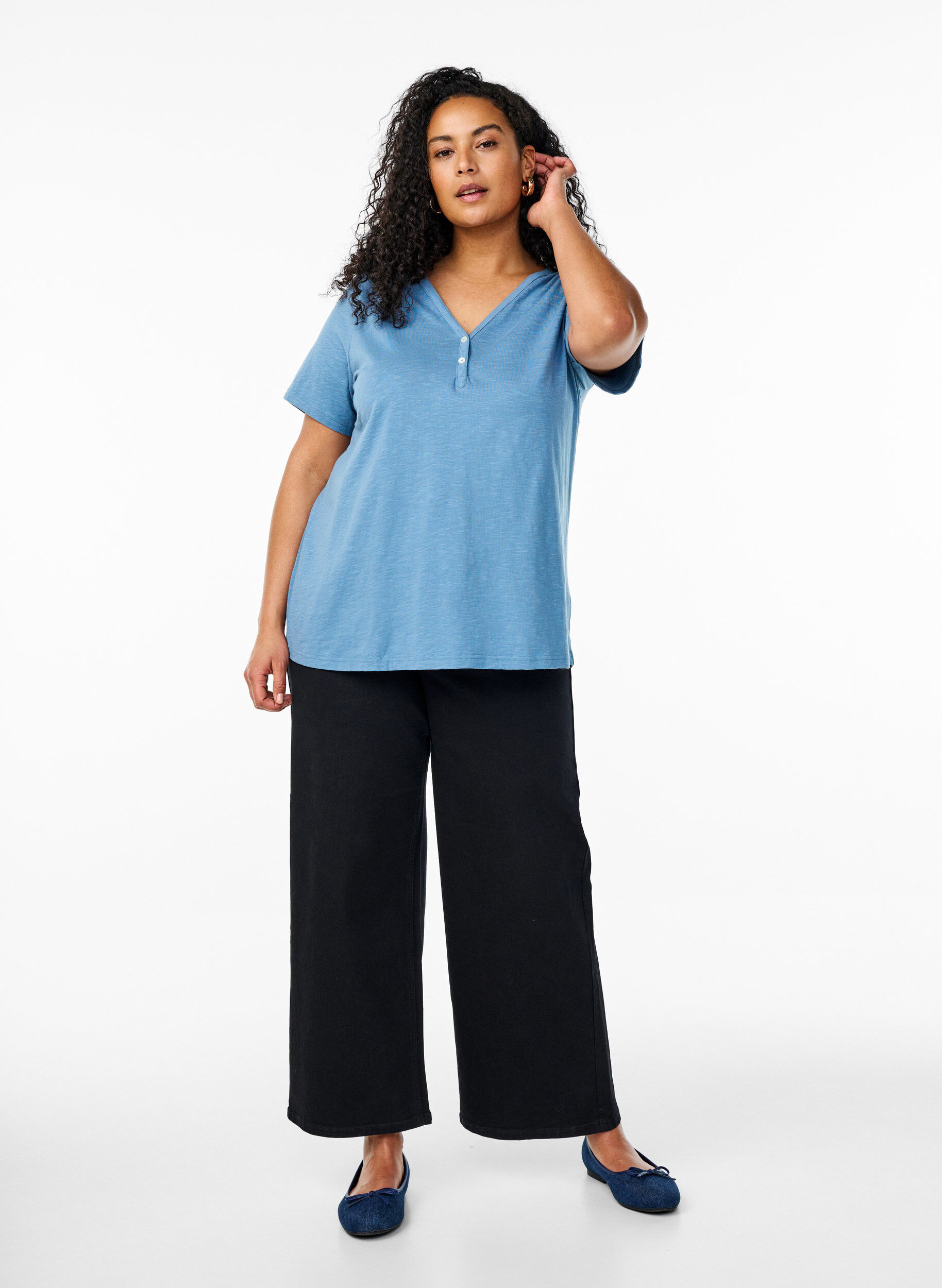 Zizzi FLASH - T-shirt med knapdetalje, Bl&aring;, Model image number 1