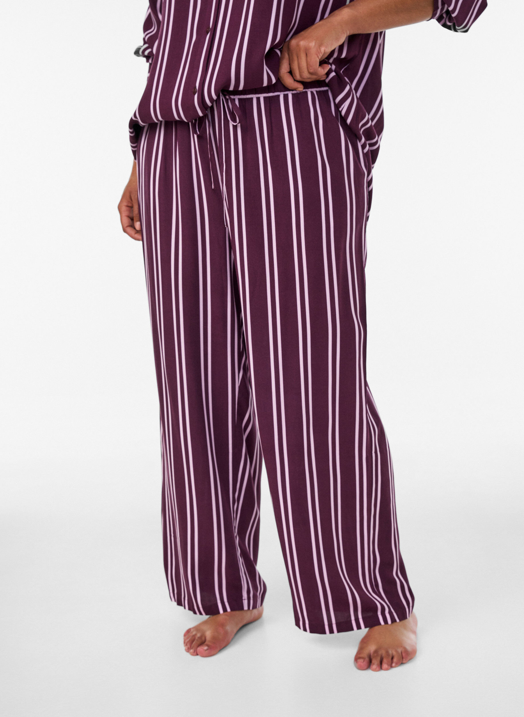 ZizziL&oslash;se natbukser med striber, M&oslash;rk Bordeaux, Model image number 0