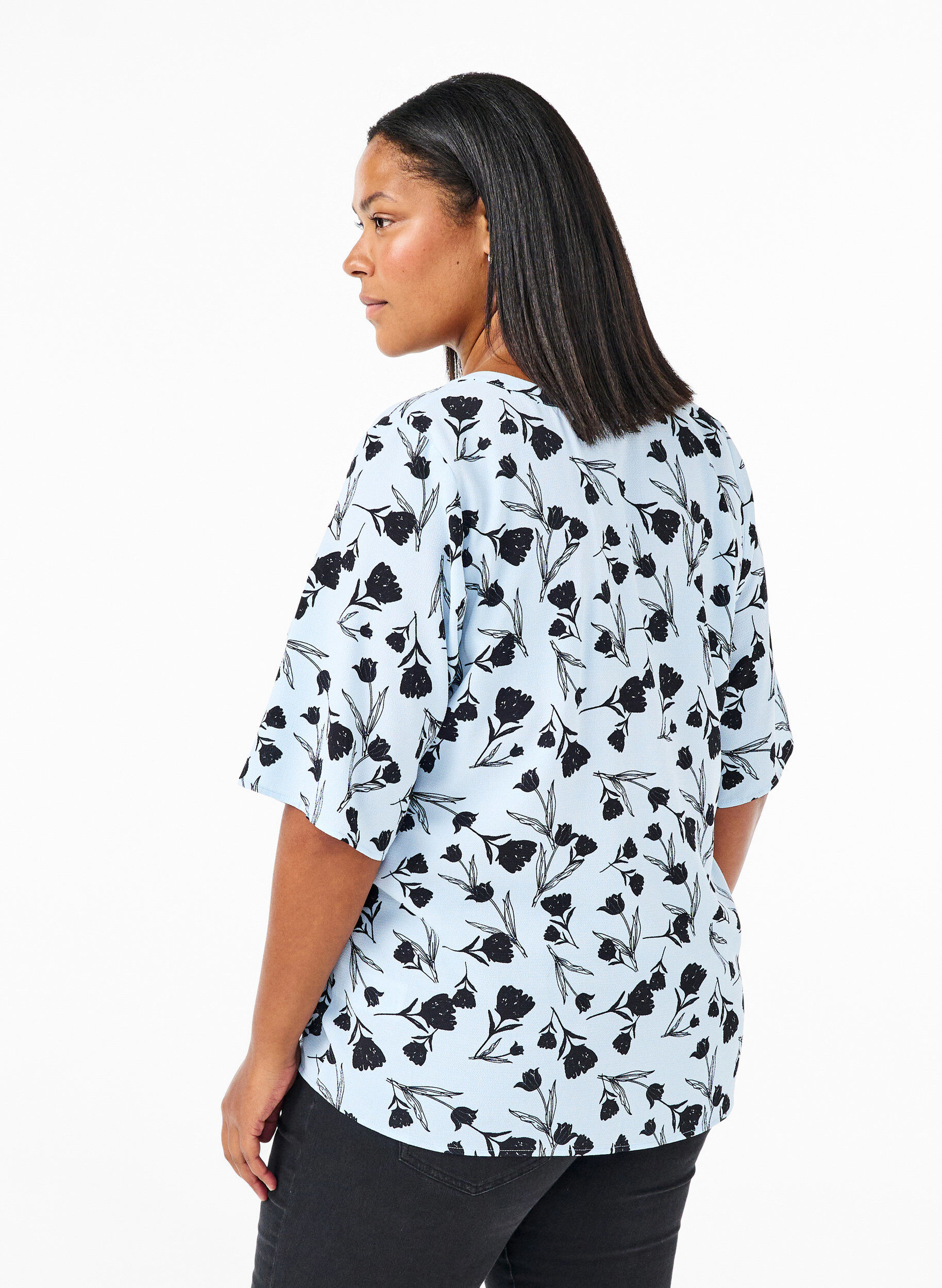 Zizzi V-hals bluse med sl&oslash;jfeprint, Cashmere Blue Flower, Model image number 1