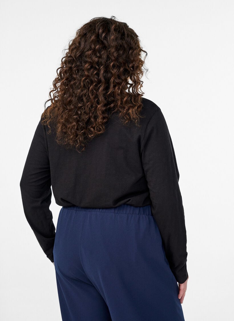 Lang&aelig;rmet t-shirt med V-hals og knapper, Sort, Model image number 2