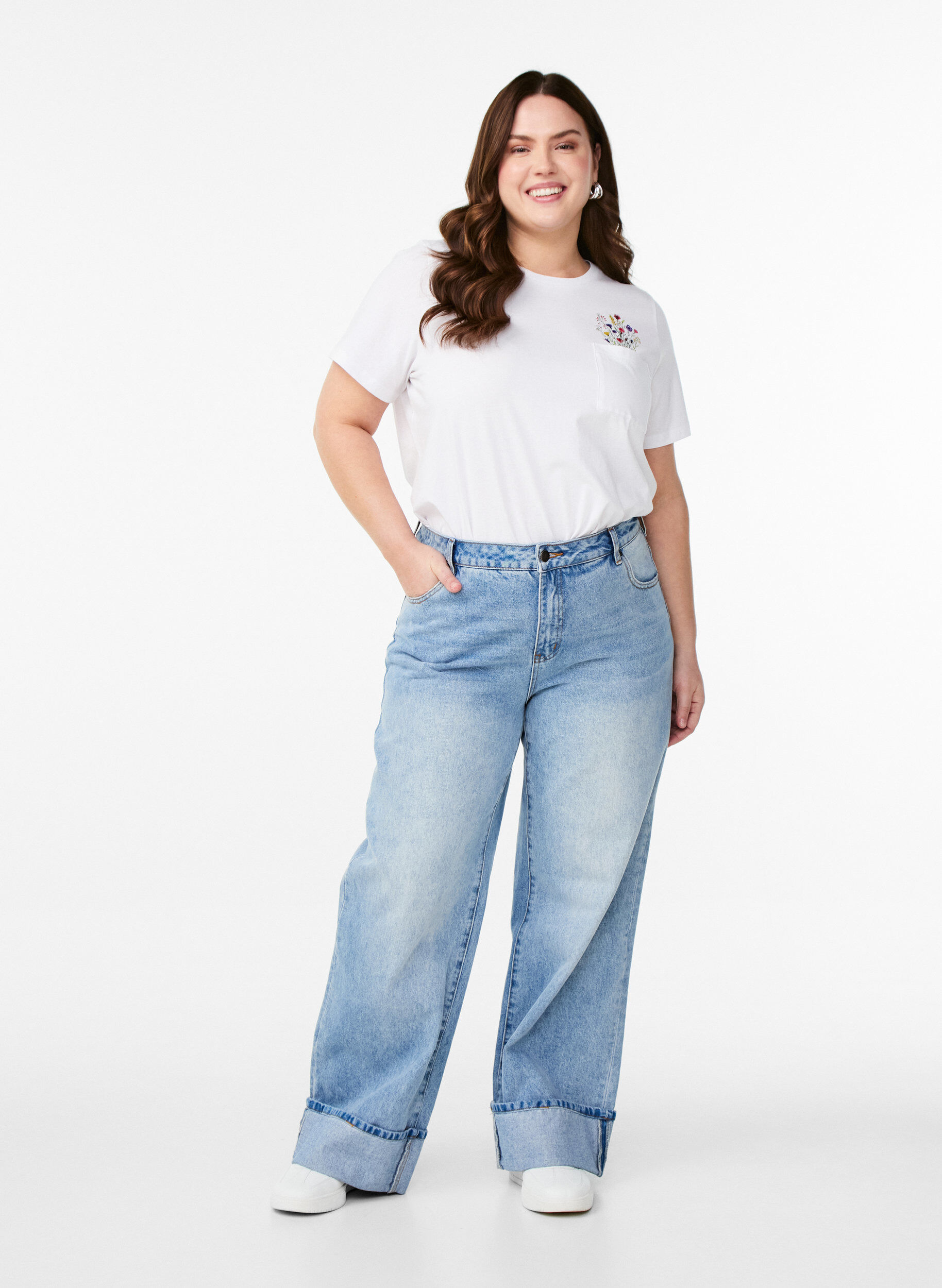 Zizzi T-shirt med brystlomme, Hvid, Model image number 1