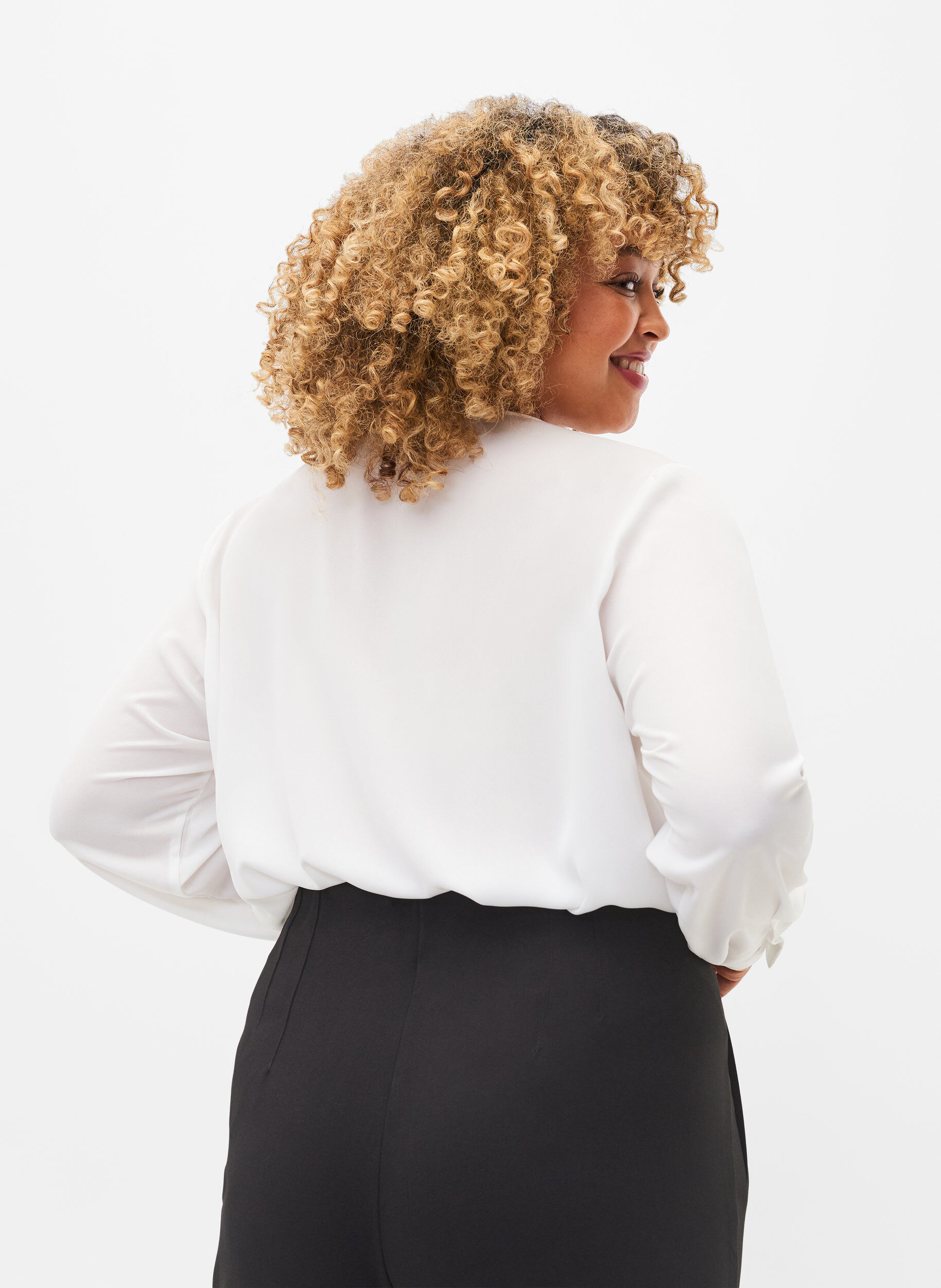 Zizzi Ensfarvet skjorte med v-udsk&aelig;ring, Bright White, Model image number 1