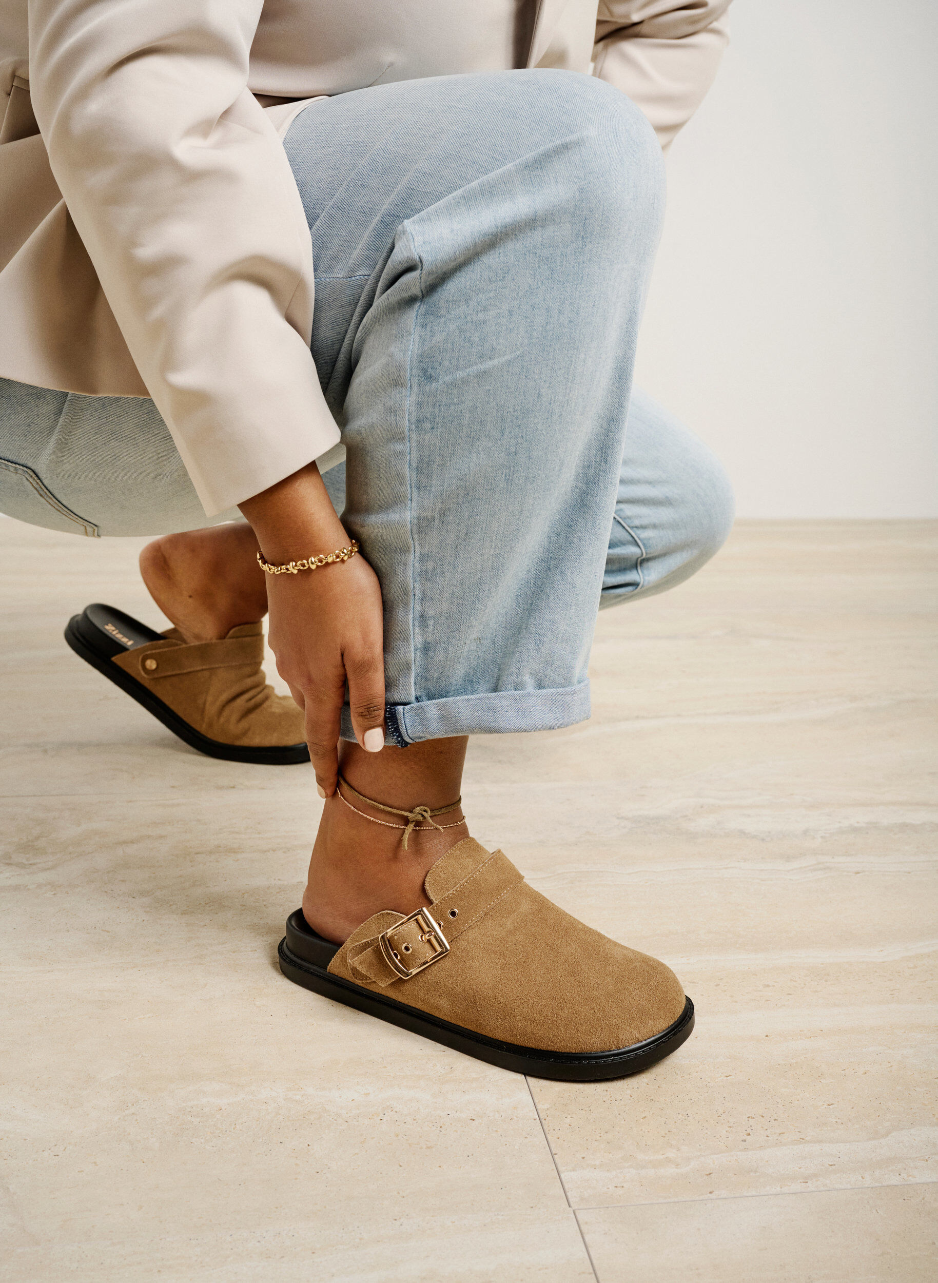 Zizzi Wide fit clogs i ruskind, Woodsmoke, Image image number 1