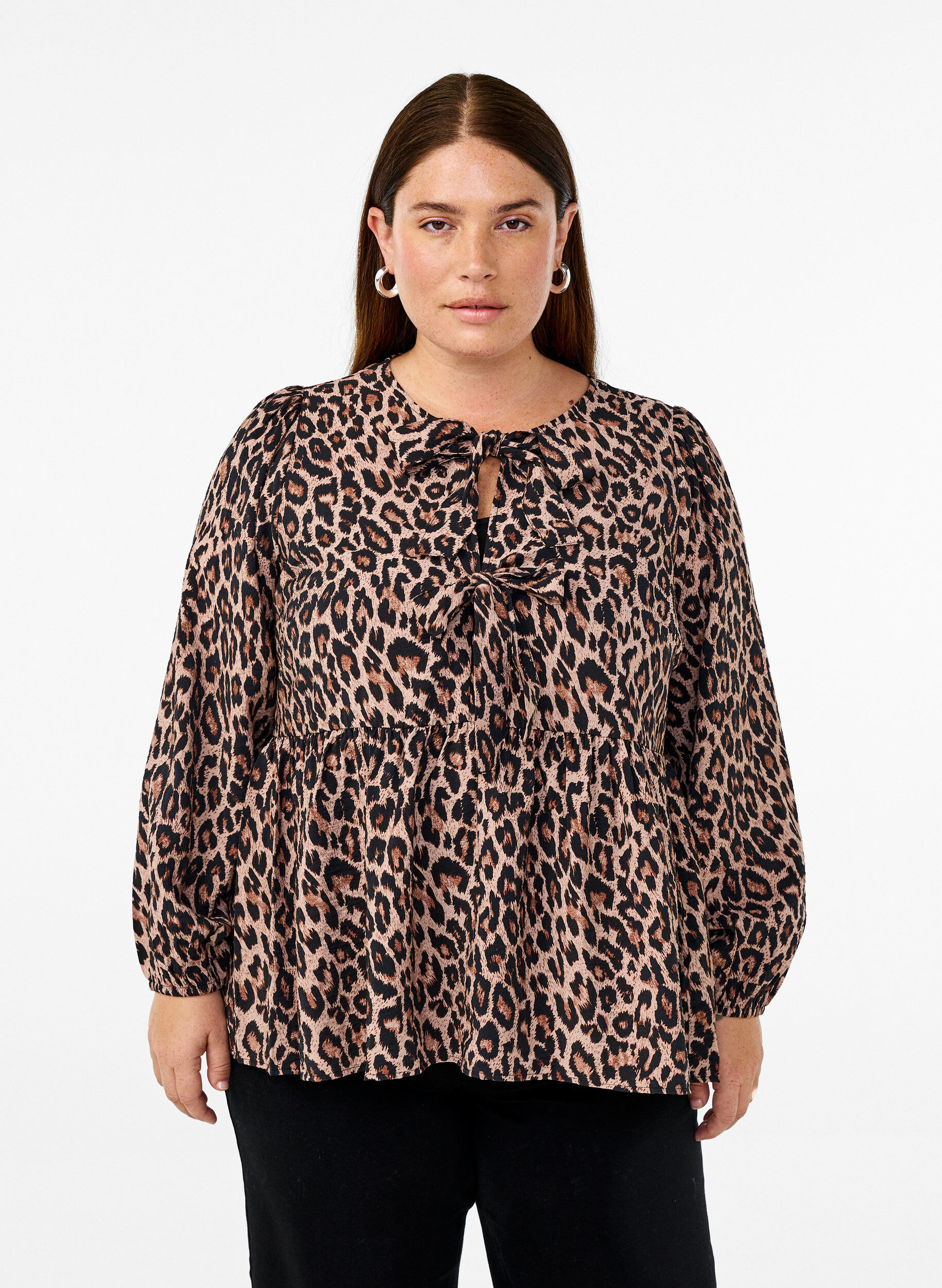 Zizzi Peplumbluse med bindeb&aring;nd og leoprint, Brun, Model image number 0
