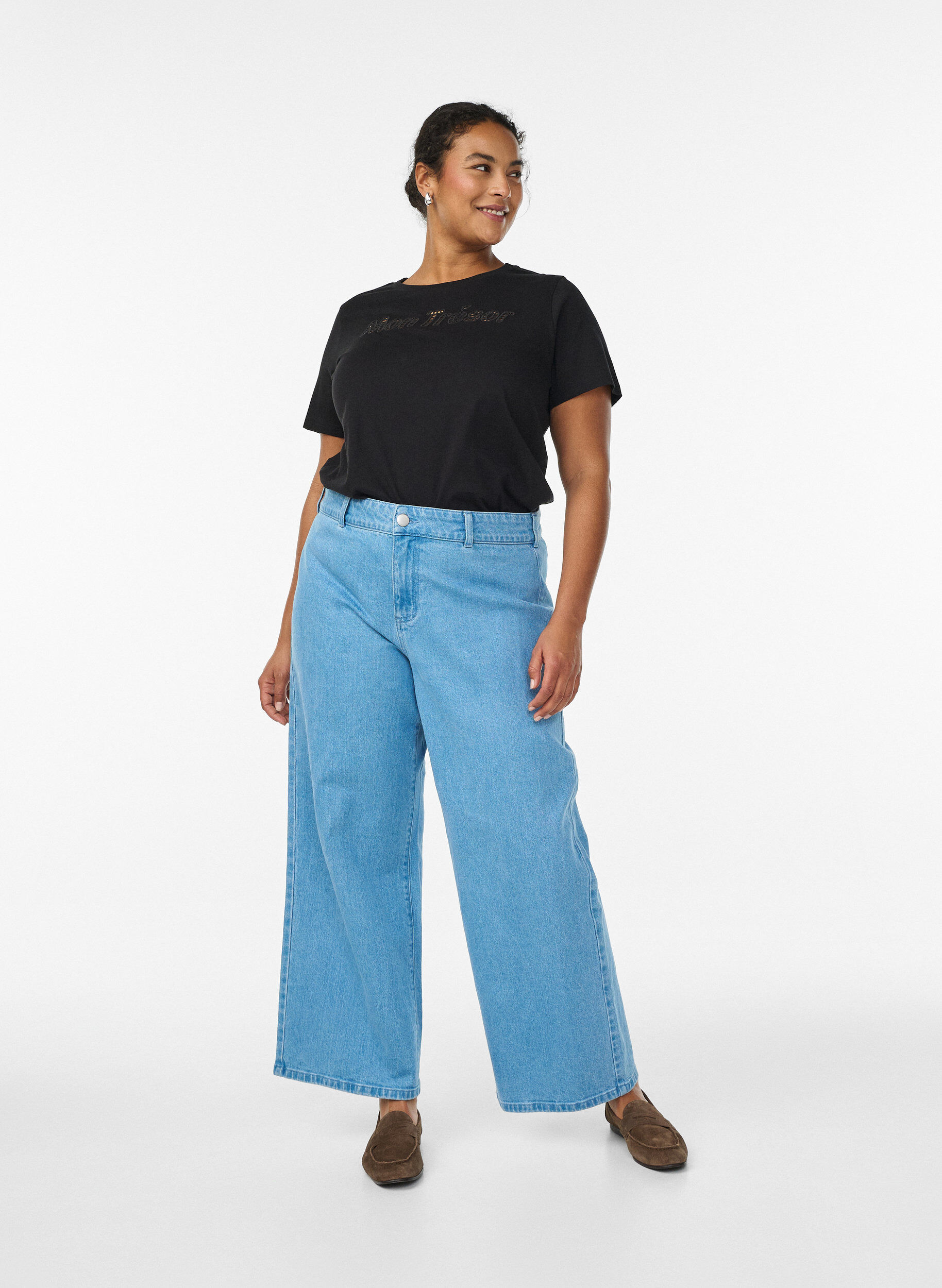 Zizzi Bomulds t-shirt med dekorativ frontdetalje, Sort, Model image number 1