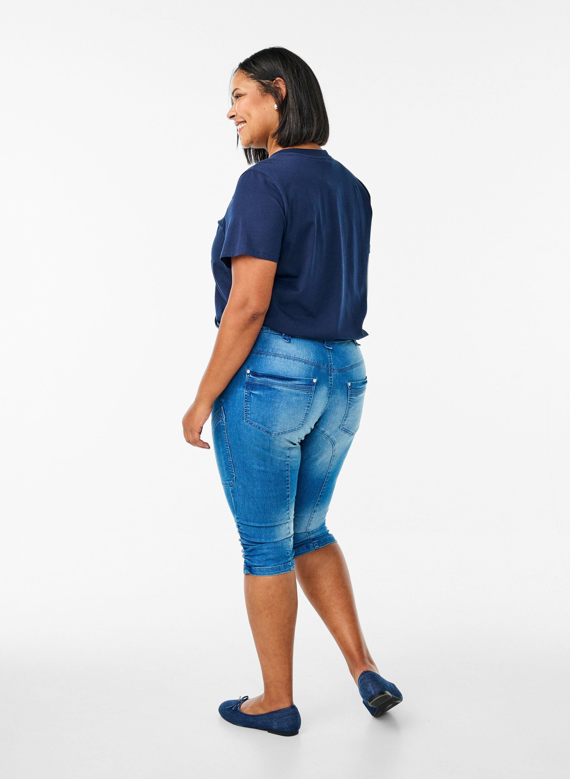 ZizziSlim fit capri jeans med lommer, Bl&aring;, Model image number 1