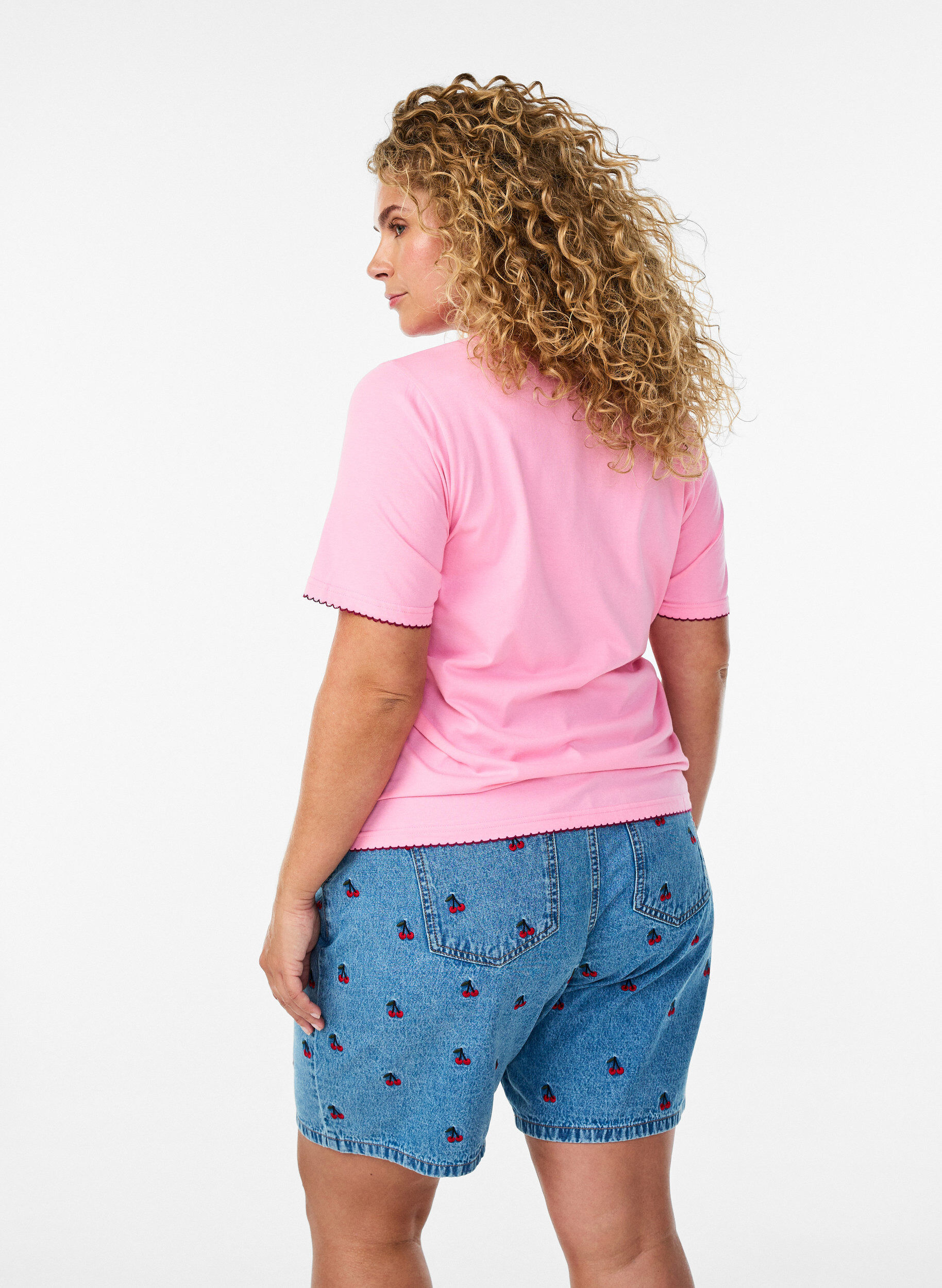 ZizziDenim shorts med broderede motiver, Bl&aring;, Model image number 2