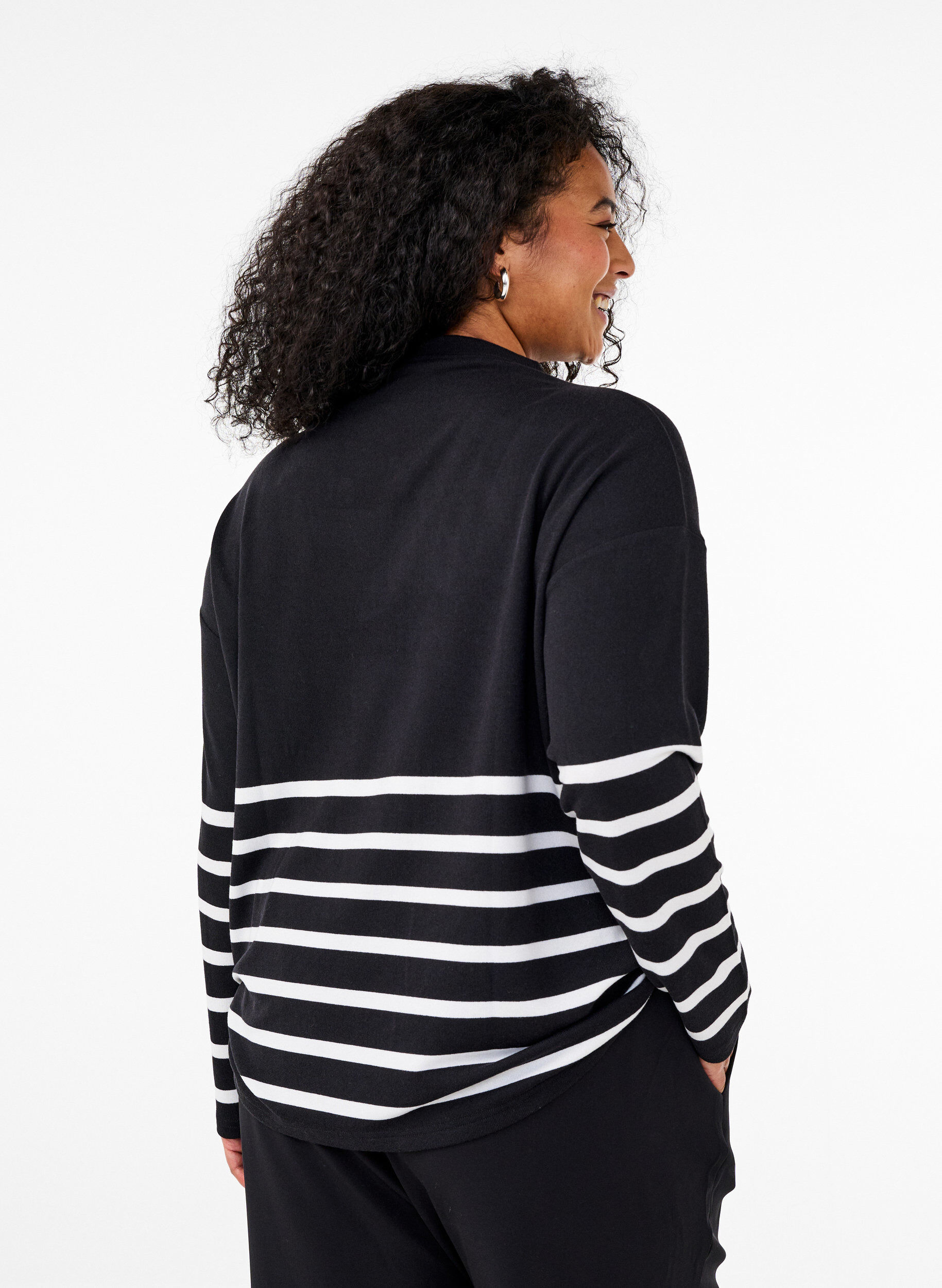 Zizzi Lang&aelig;rmet bluse med striber og h&oslash;j hals, Sort, Model image number 2