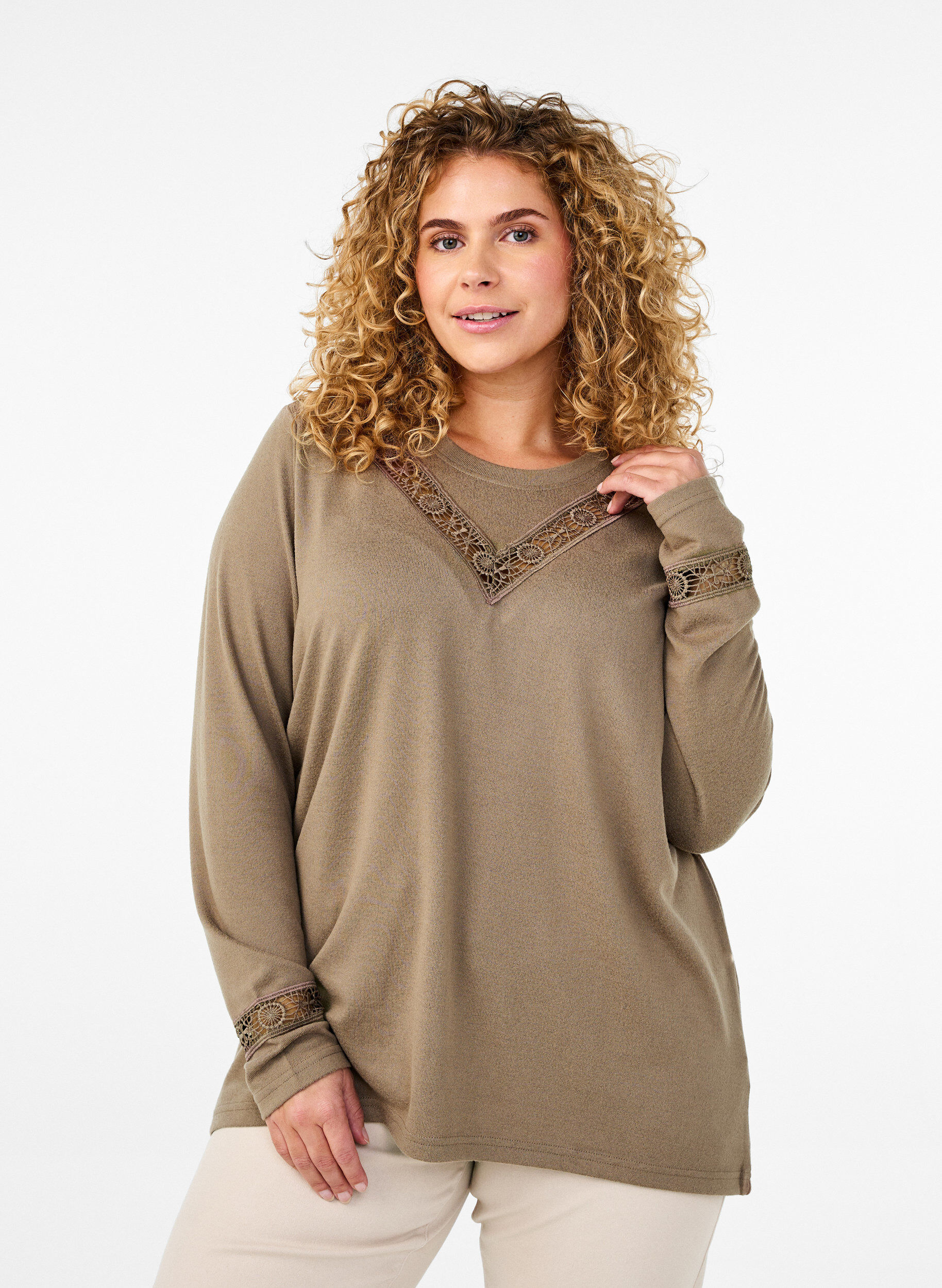 Zizzi Bluse med broderidetaljer og lange &aelig;rmer, Brun, Model image number 0