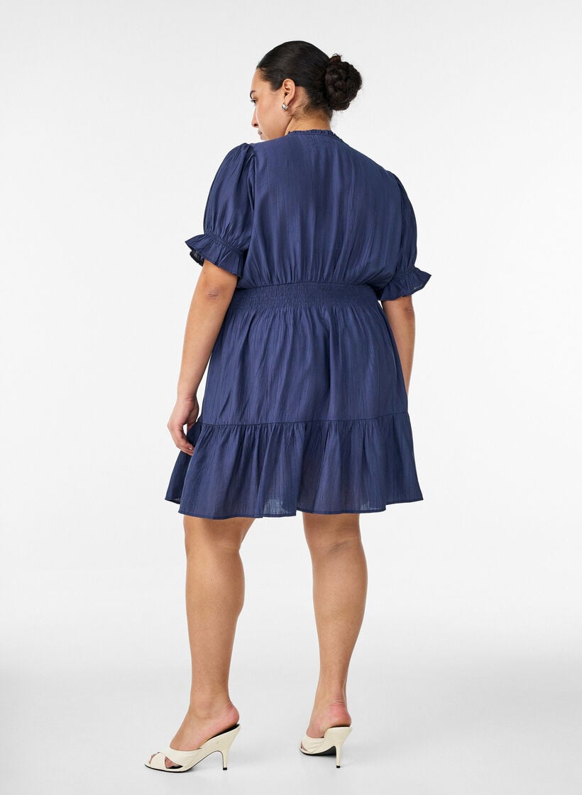 Kort kjole i viskose med fl&aelig;sedetaljer, Bl&aring;, Model image number 2