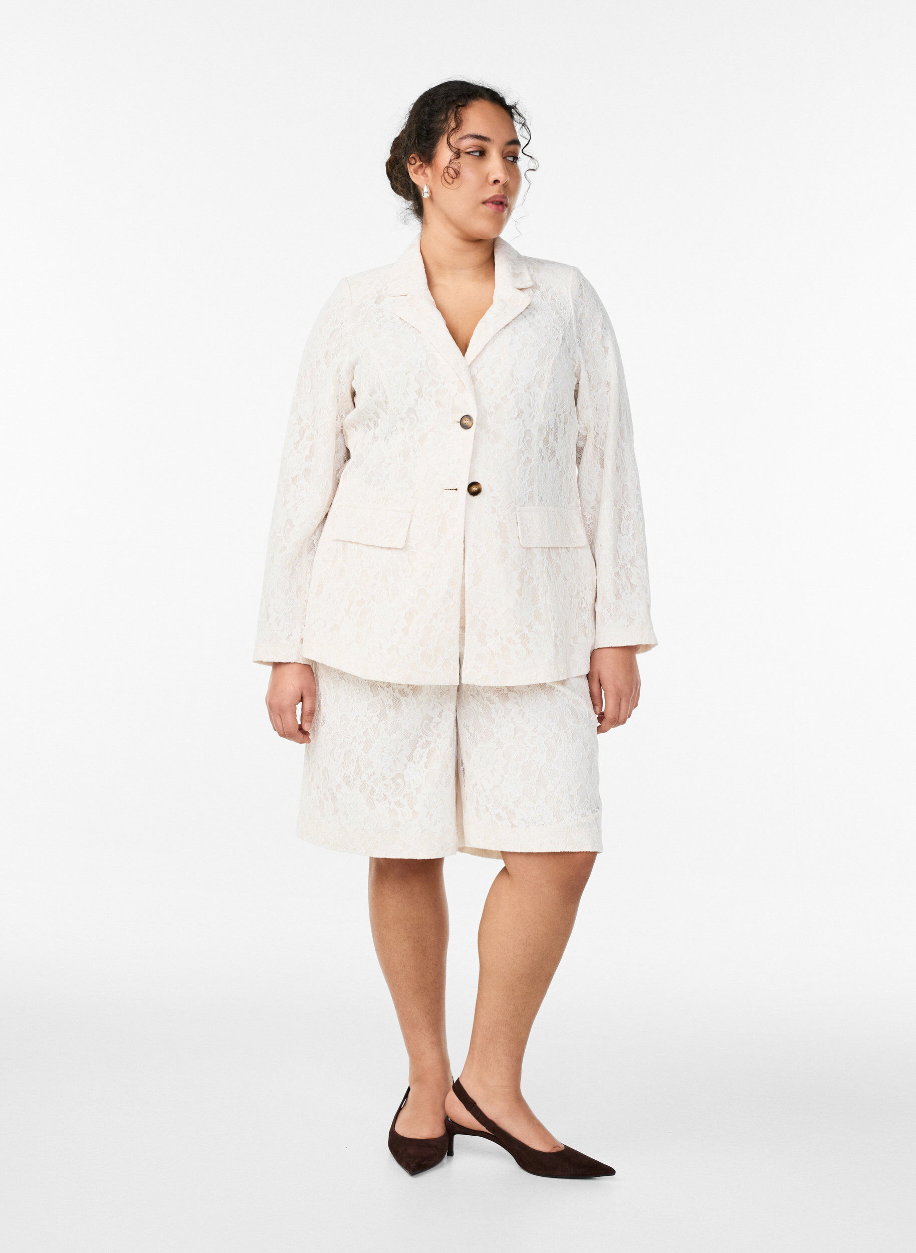 Bermudashorts i blonde med h&oslash;j talje, Vanilla, Model