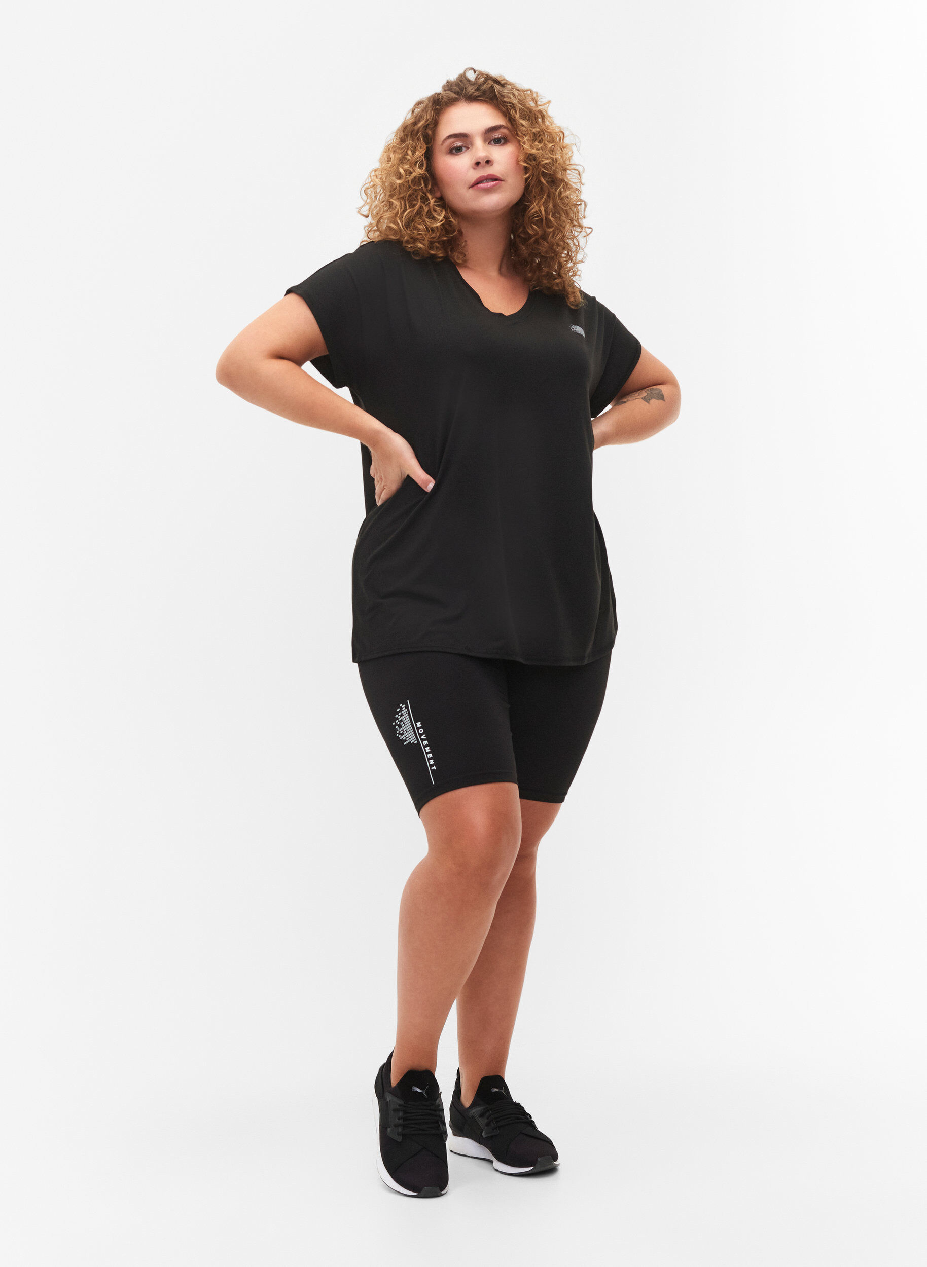 Zizzi T&aelig;tsiddende tr&aelig;ningsshorts med logo, Black, Model image number 2