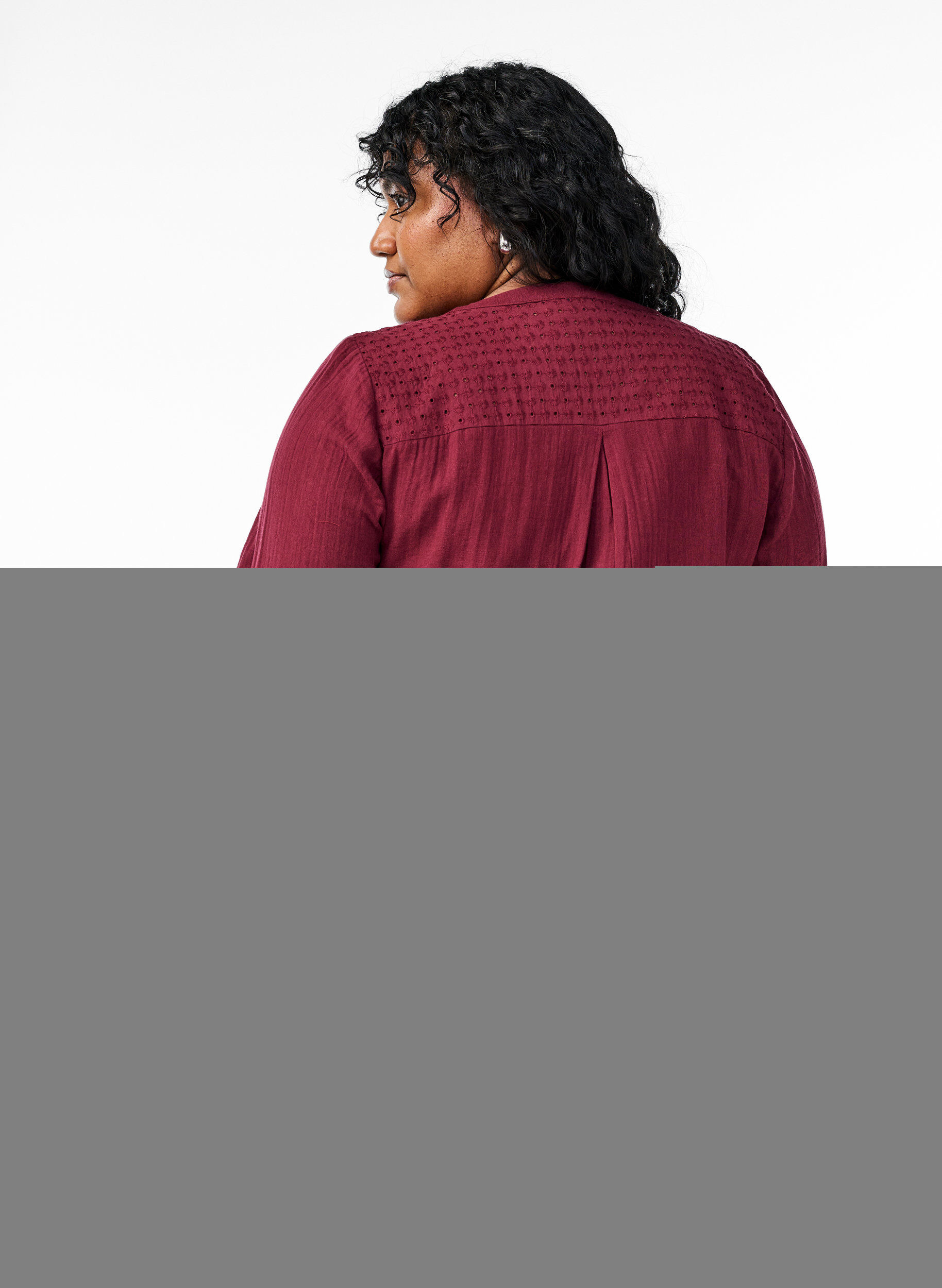 Zizzi Tunika i bomuldsmusselin med broderi anglaise, M&oslash;rk Bordeaux, Model image number 2