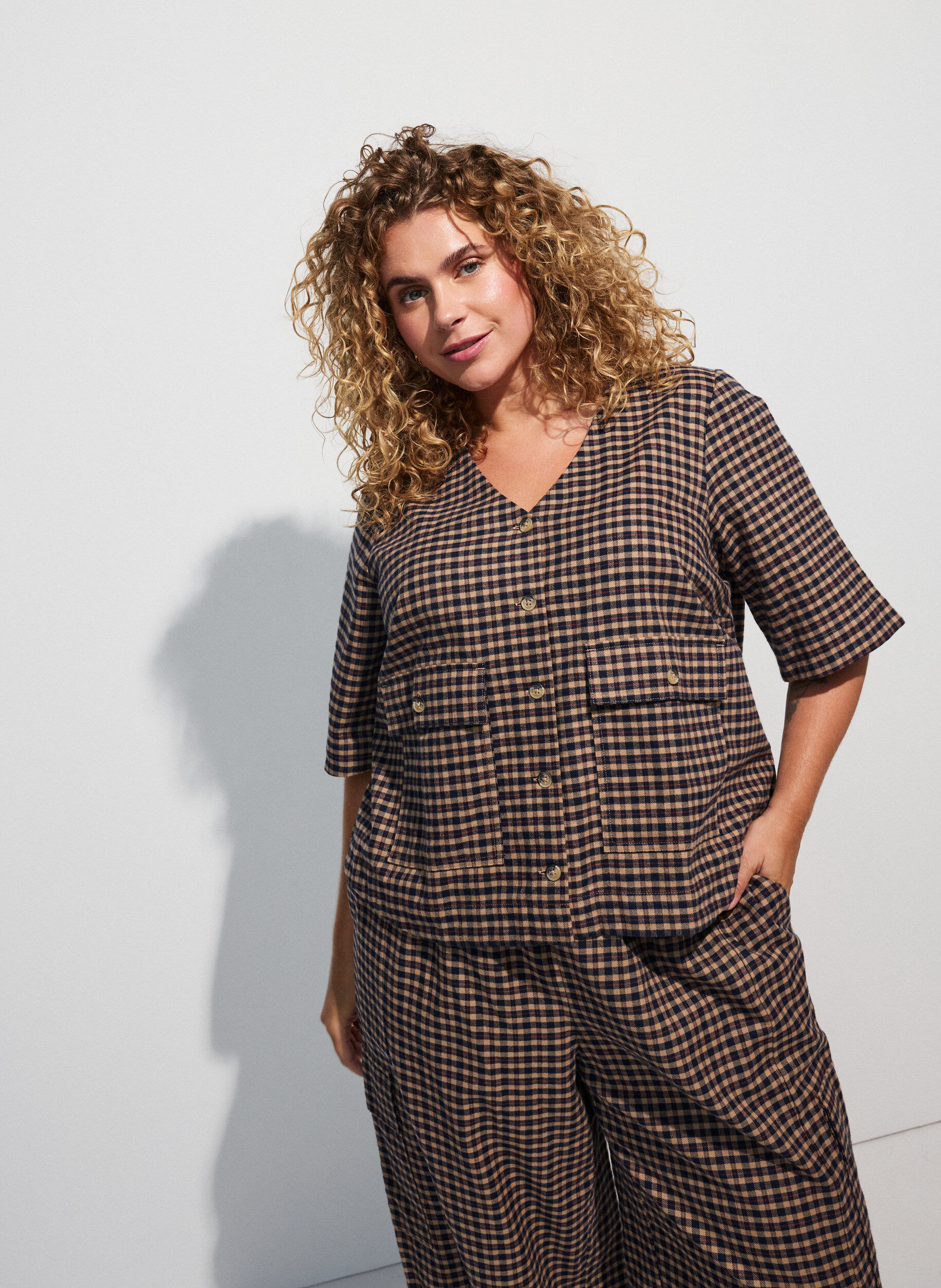 ZizziTernet bluse med brystlommer, Brun, Model image number 4