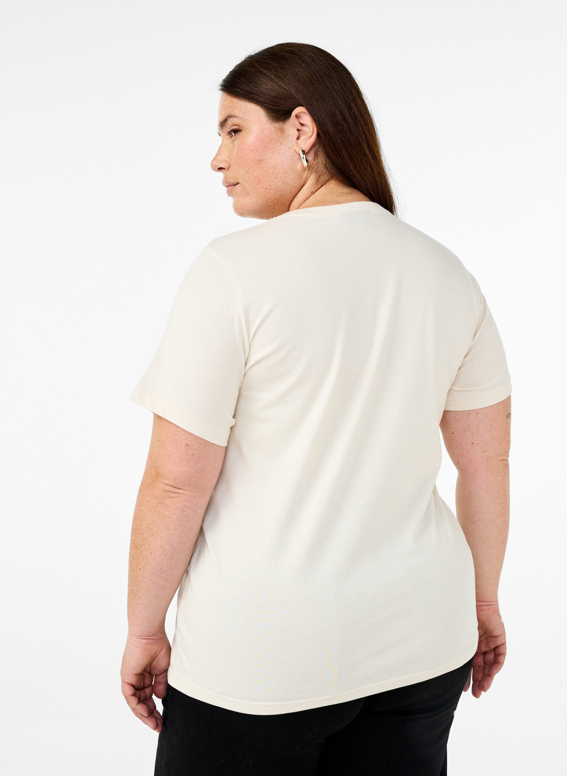 Zizzi &Oslash;kologisk bomulds t-shirt med print p&aring; fronten, Vanilla, Model image number 2