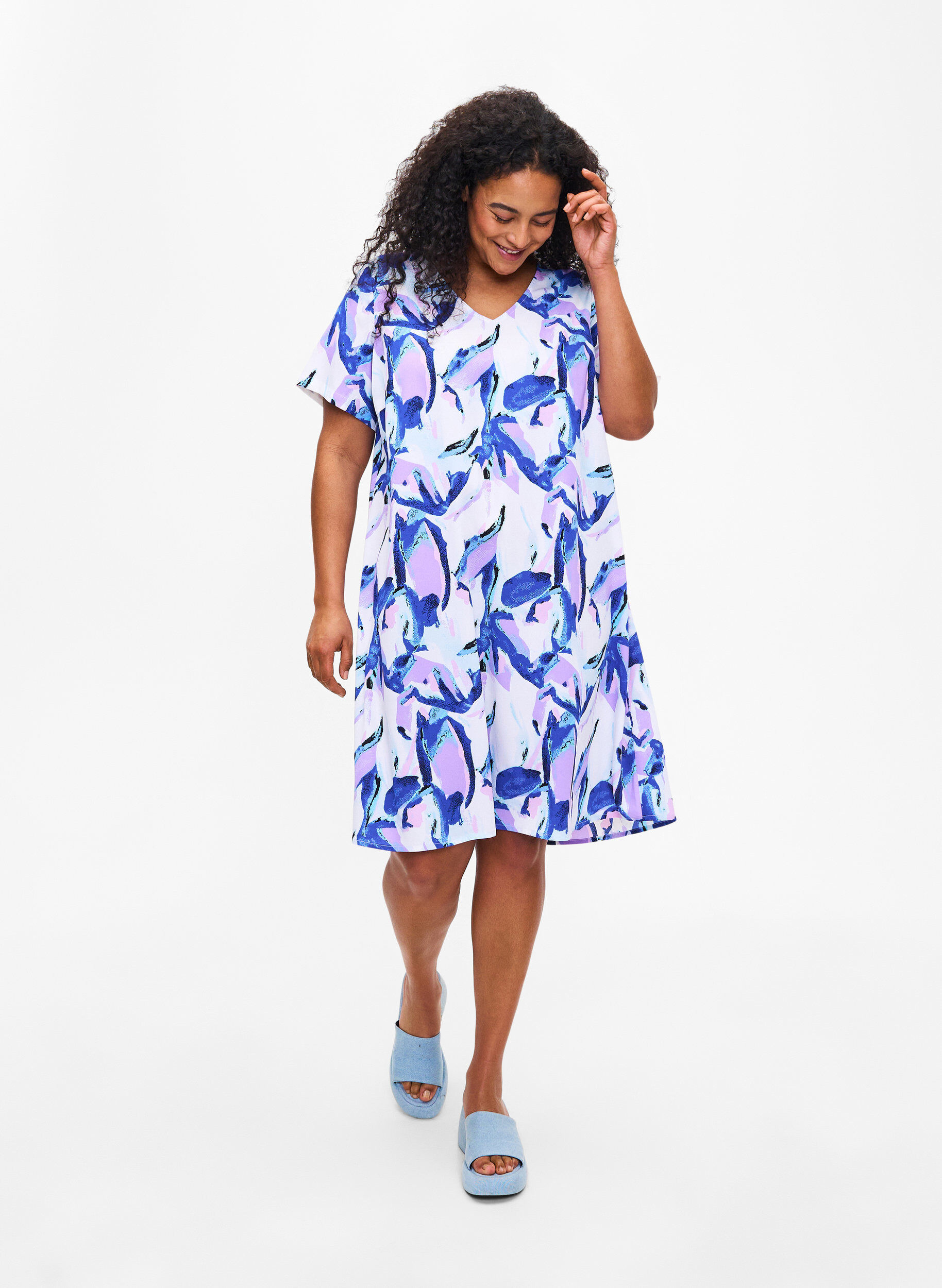 Zizzi FLASH - Kjole med v-hals og blomsterprint, Snow White Flower, Model image number 2