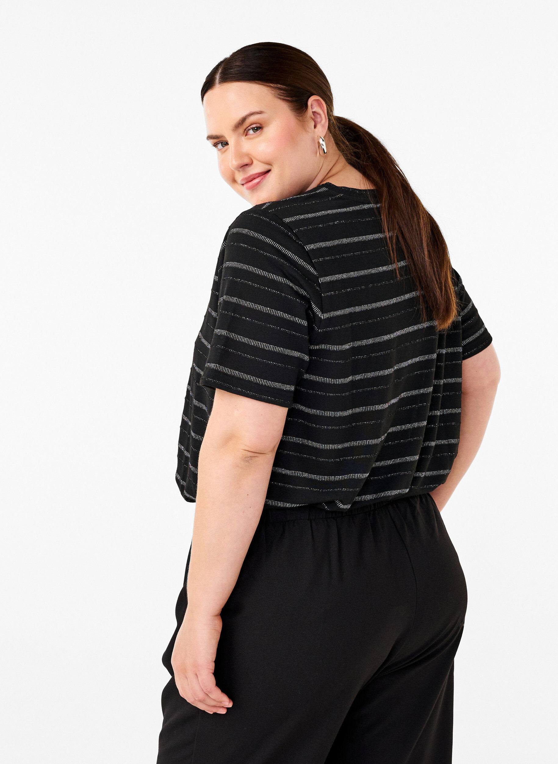 Zizzi T-shirt med s&oslash;lv glimmer, Black w. Silver, Model image number 1