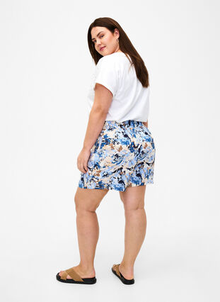 Løstsiddende shorts i viskose, Blue Graphic AOP, Model image number 1