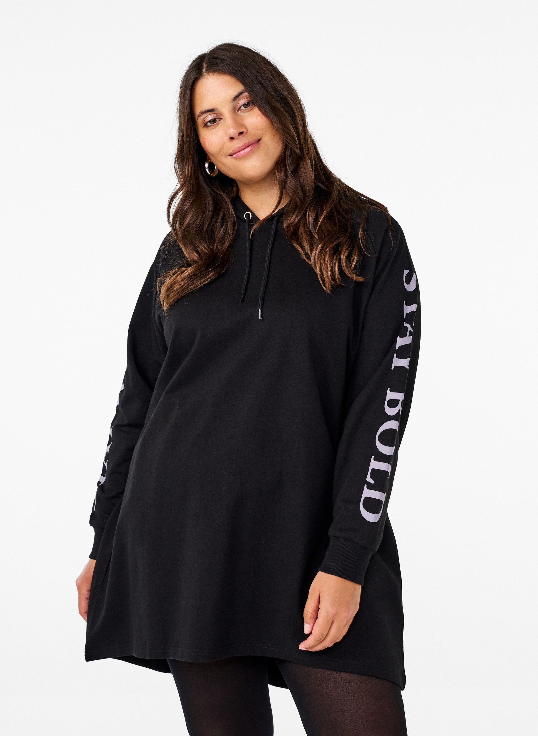 Zizzi Oversize sweat med print p&aring; &aelig;rmerne, Black w. Silver, Model image number 0