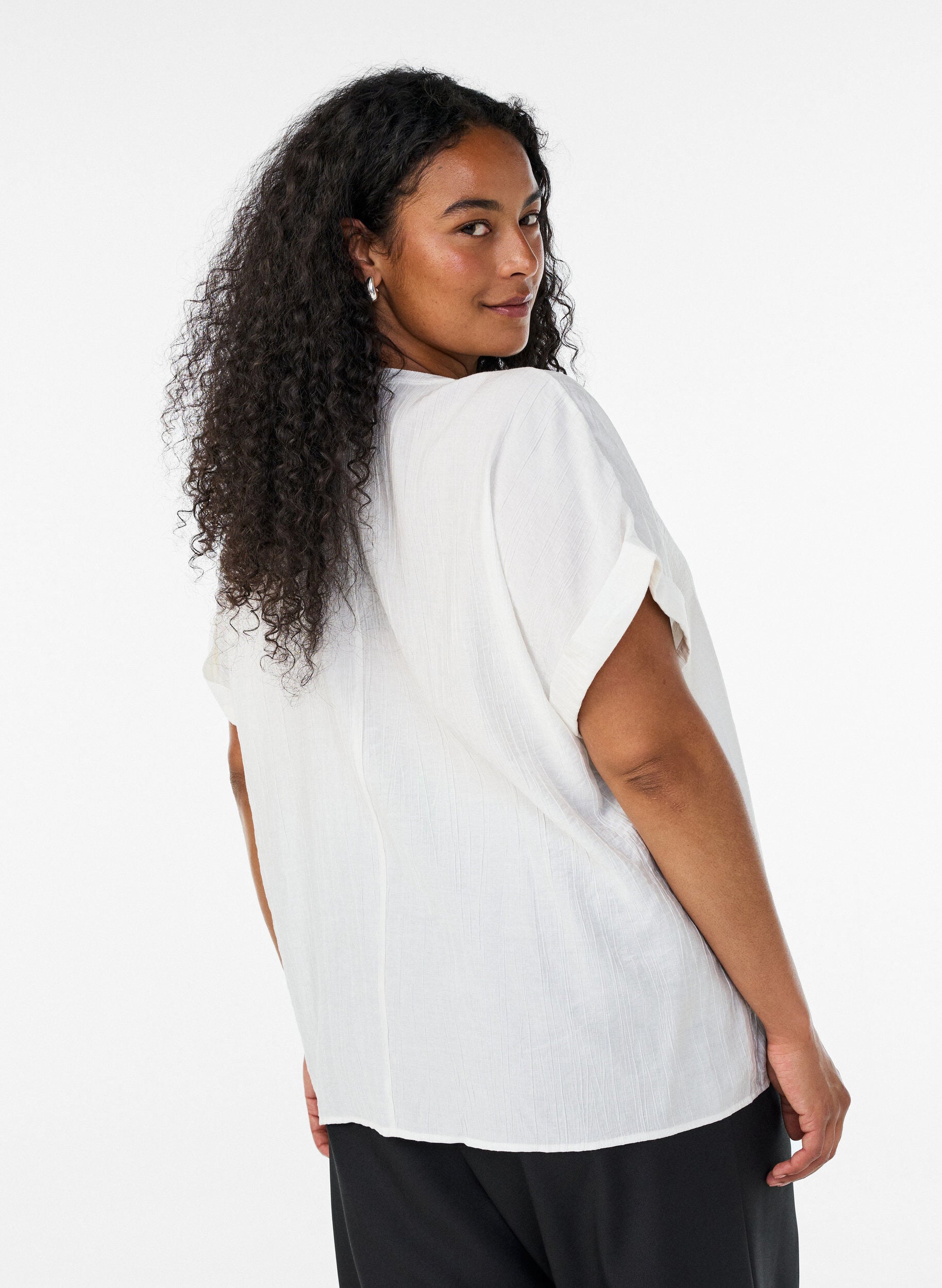 ZizziViskosebluse med knapper og struktur, Vanilla, Model image number 2
