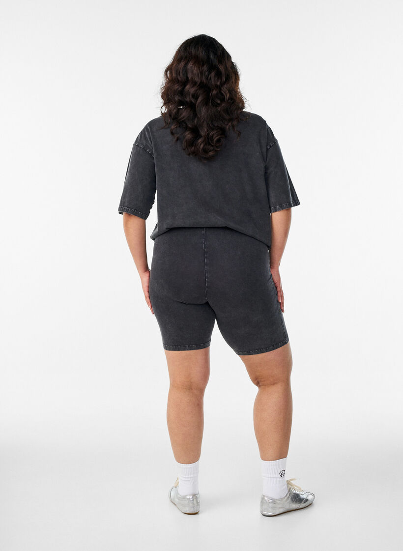 T&aelig;tsiddende jerseyshorts med washed effekt, Sort, Model image number 2