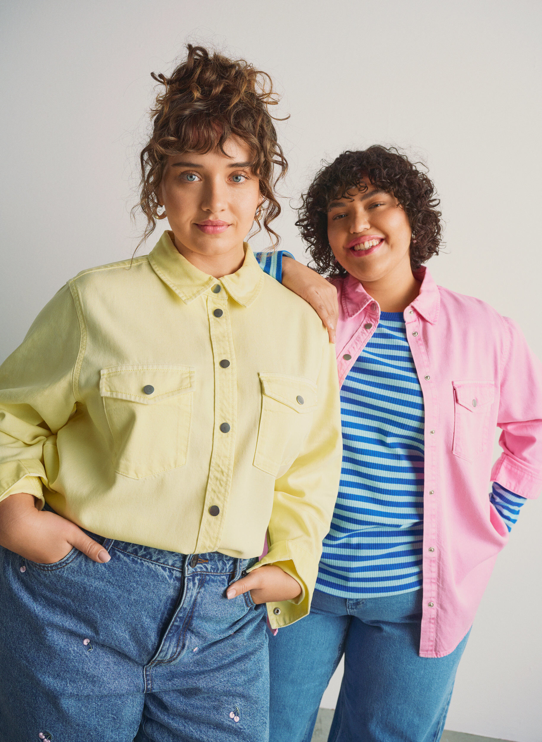 Zizzi Denimskjorte med brystlommer , Gul, Image image number 0