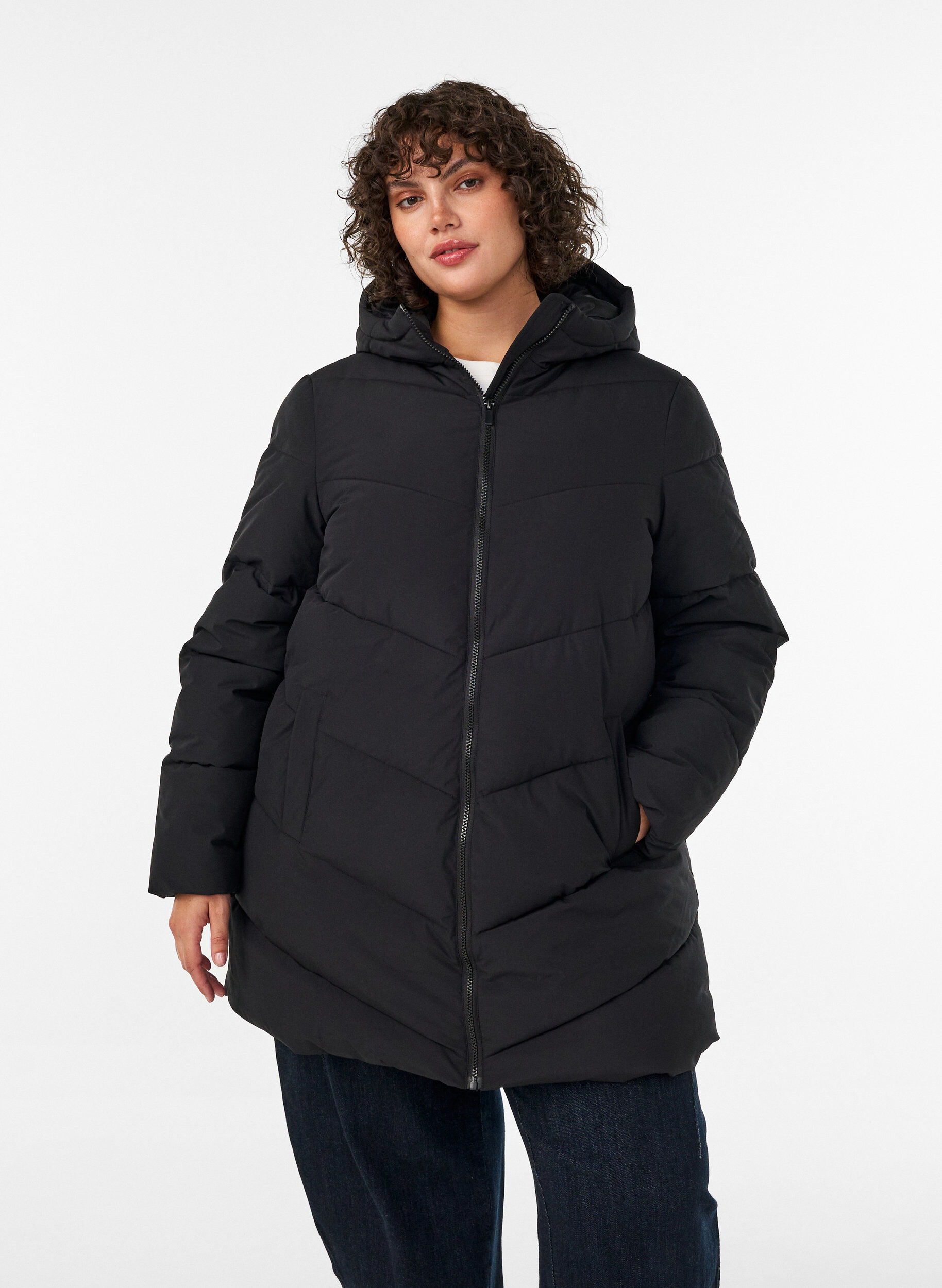 ZizziMellemlang pufferjakke med h&aelig;tte, Sort, Model image number 3