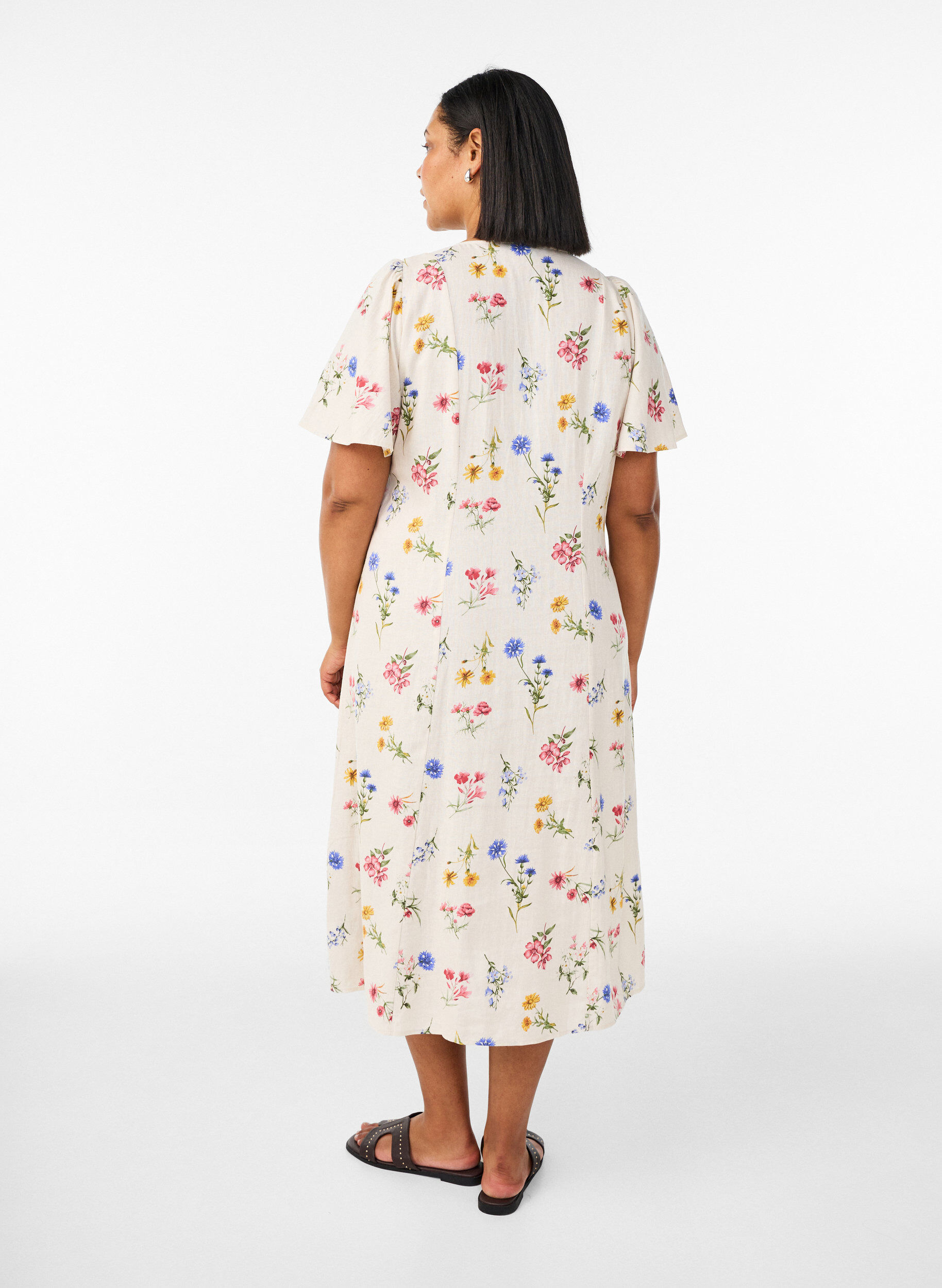 ZizziMidikjole i h&oslash;r og viskose med fl&aelig;se&aelig;rmer, Beige, Model image number 1