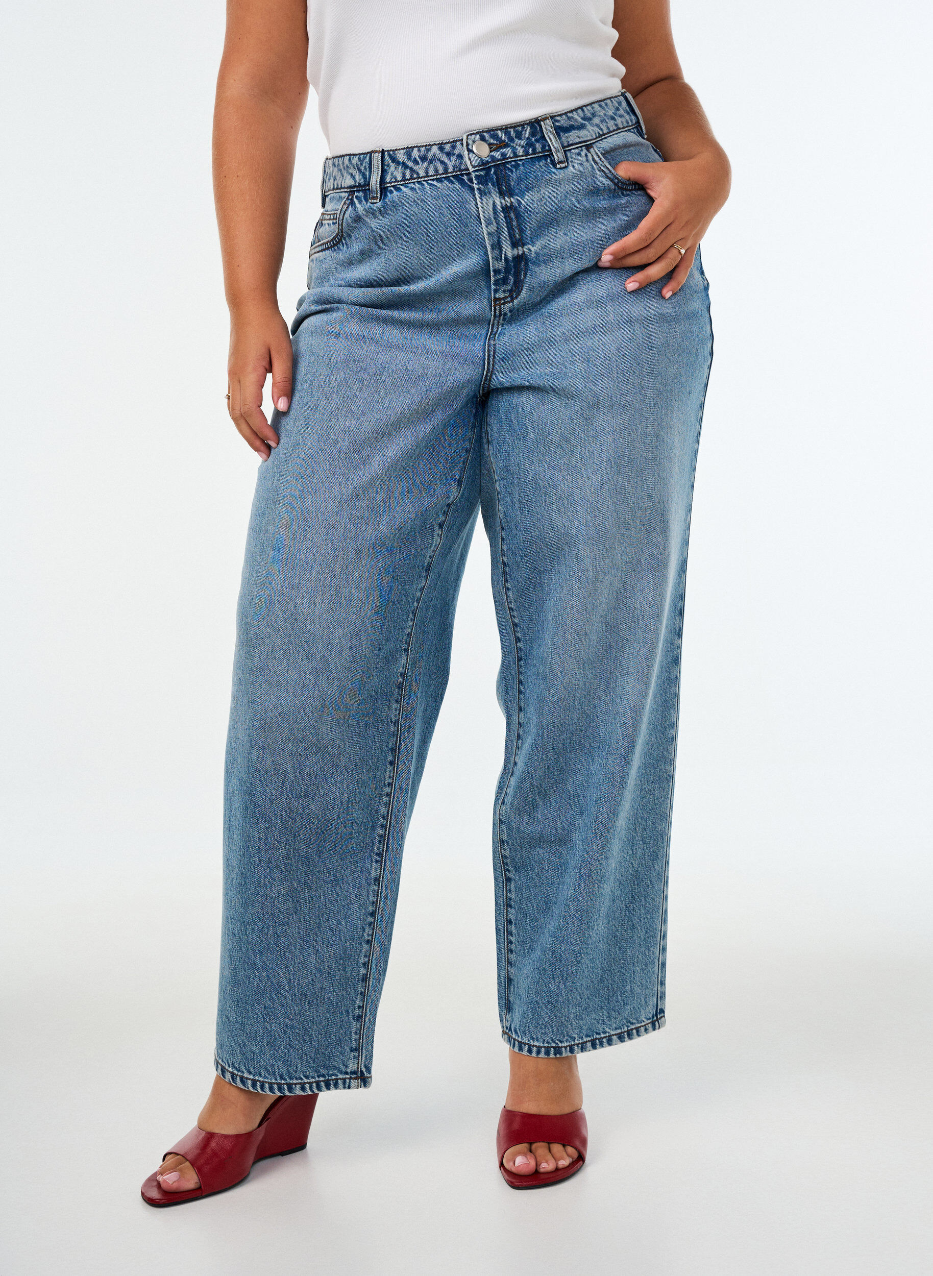 ZizziKiana straight fit jeans med h&oslash;j talje, Bl&aring;, Model image number 2