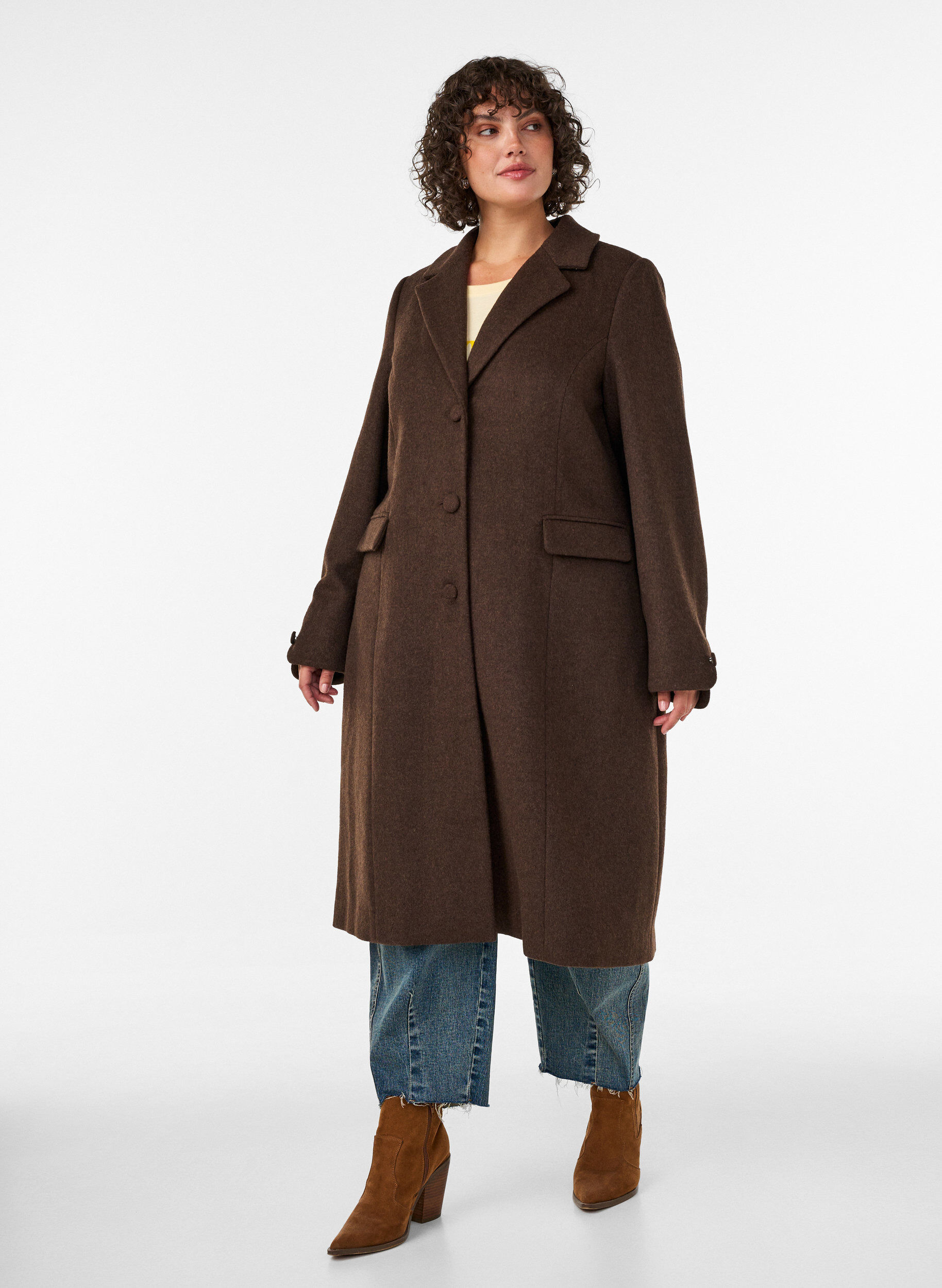 Frakke i uldblanding med revers og knapper, Brun, Model