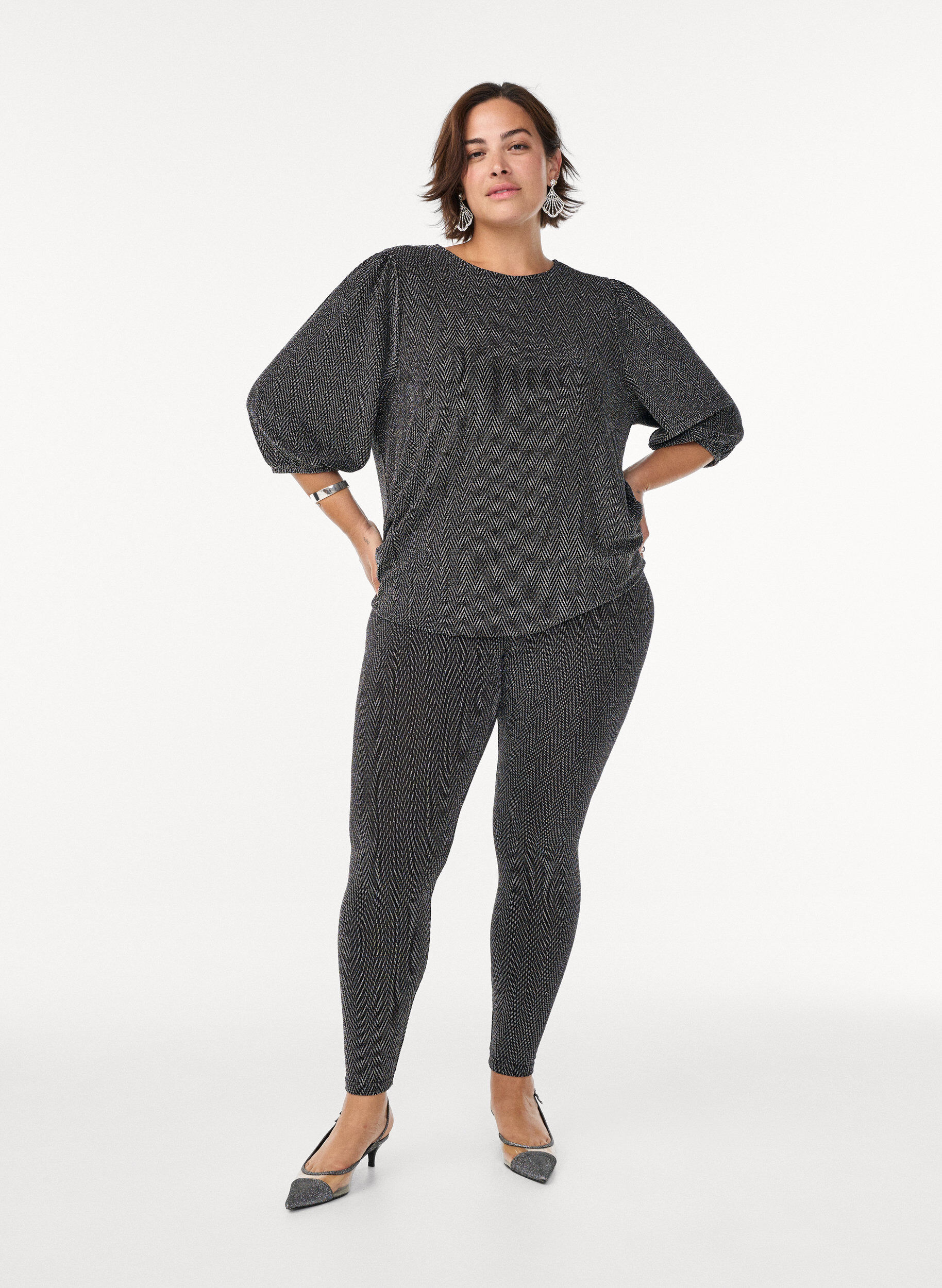 Zizzi Bluse med glitterm&oslash;nster og 3/4 &aelig;rmer, Sort, Model image number 1