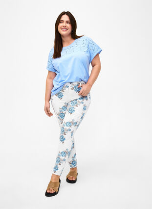 Super slim Amy jeans med blomsterprint, White B.AOP, Model image number 0