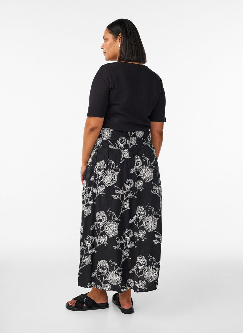 Maxinederdel i viskose med smock, Sort, Model image number 1