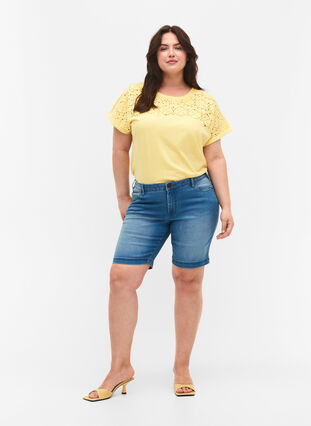 Slim fit Emily shorts med normal talje, Light blue denim, Model image number 3