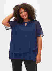 Bluse med 2/4 ærmer i mønstret chiffon, Evening Blue, Model