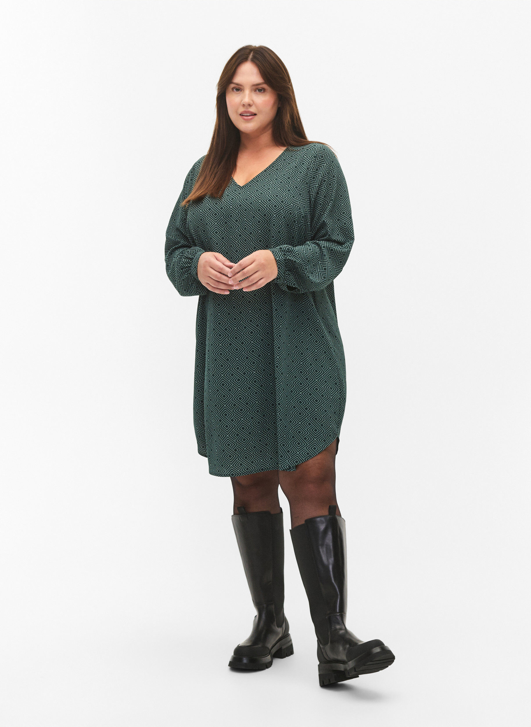 Zizzi V-hals kjole med print, Scarab Graphic AOP, Model image number 2