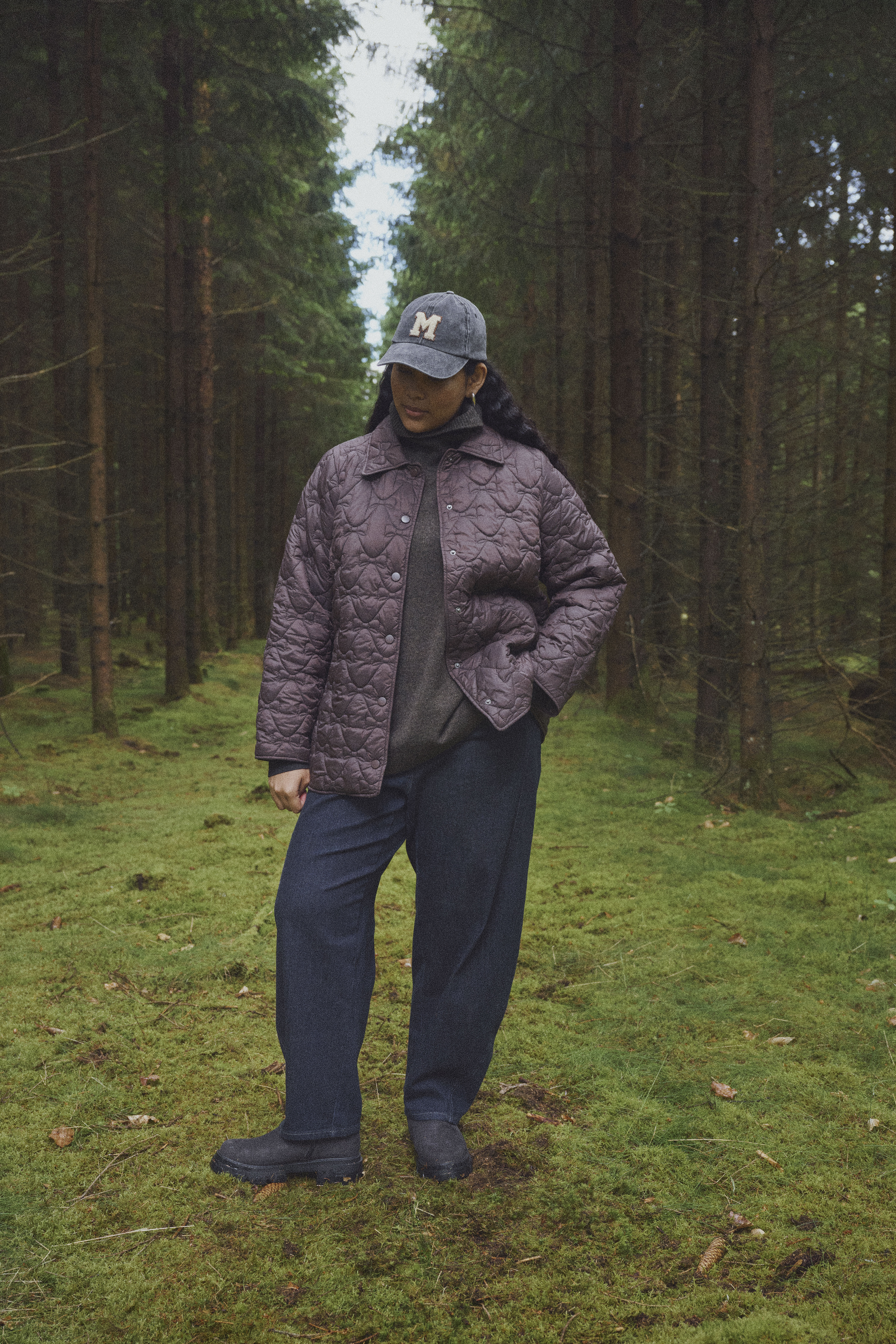 Naturn&aelig;r hverdagsstil i dybe toner, , Model