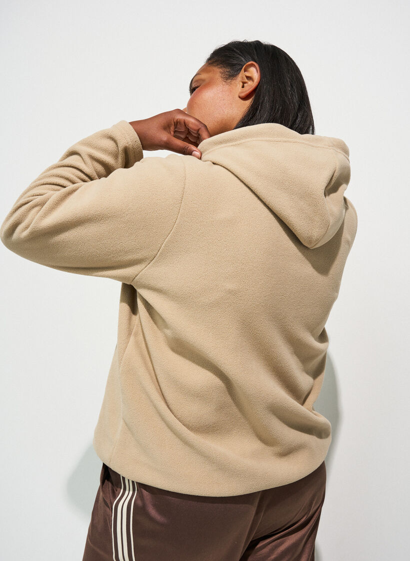 Fleecehoodie med h&oslash;j hals og broderet tekst, Beige, Model image number 1