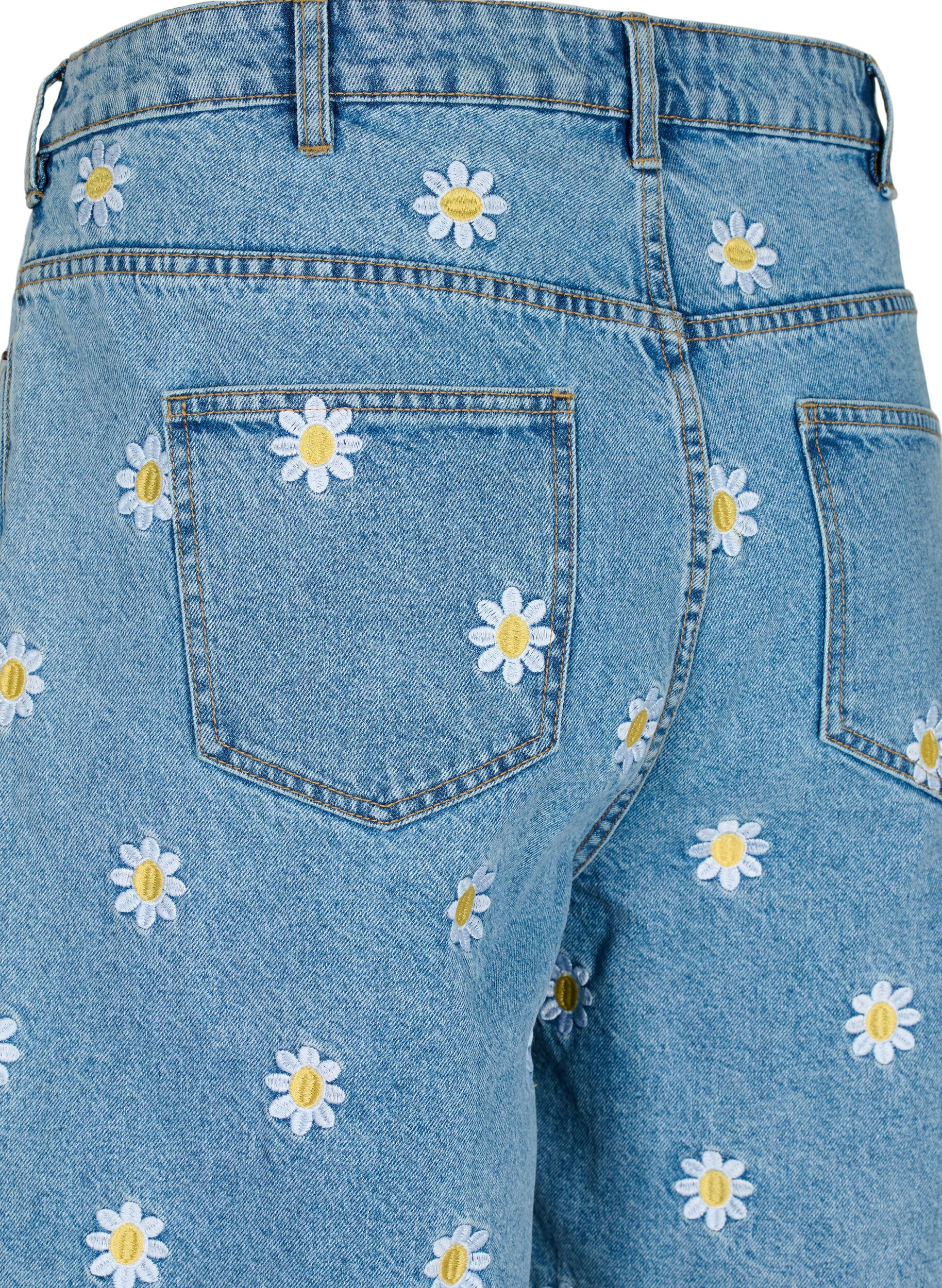 Zizzi H&oslash;jtaljede Mille shorts med broderede blomster, Light Blue Flower, Packshot image number 3