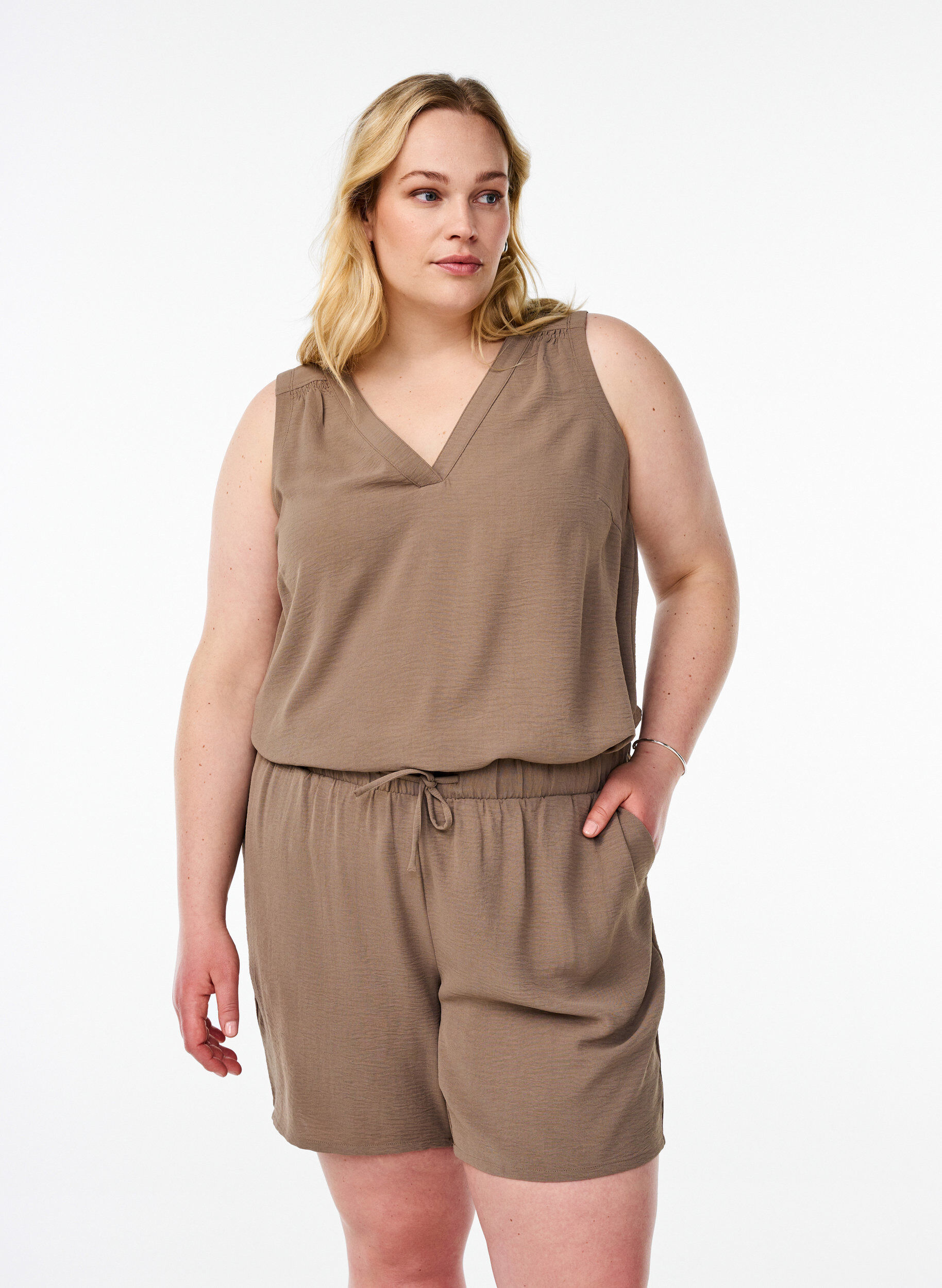 Shorts med lommer og elastik i taljen, Brun, Model