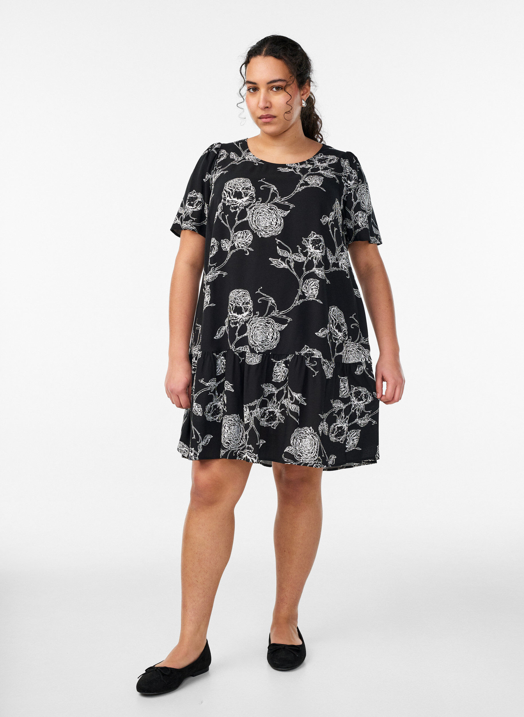 ZizziKjole i viskose med sk&aelig;ring, Sort, Model image number 1