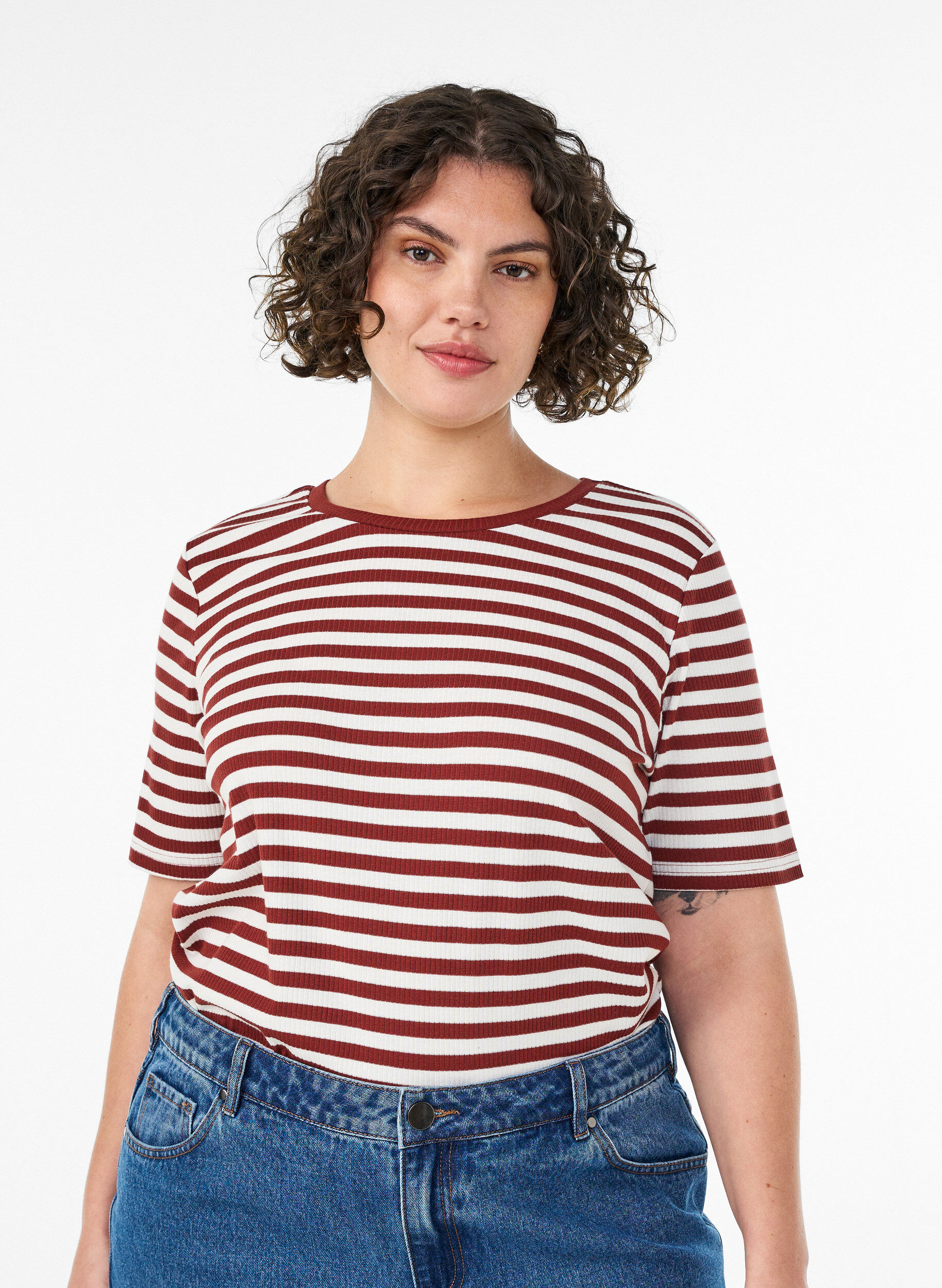 ZizziStribet t-shirt med ribstruktur, R&oslash;d, Model image number 0